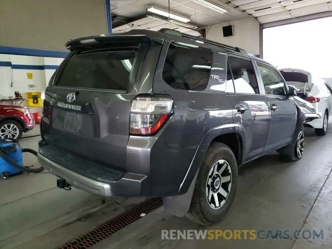 4 Photograph of a damaged car JTEBU5JR3K5694403 TOYOTA 4RUNNER 2019