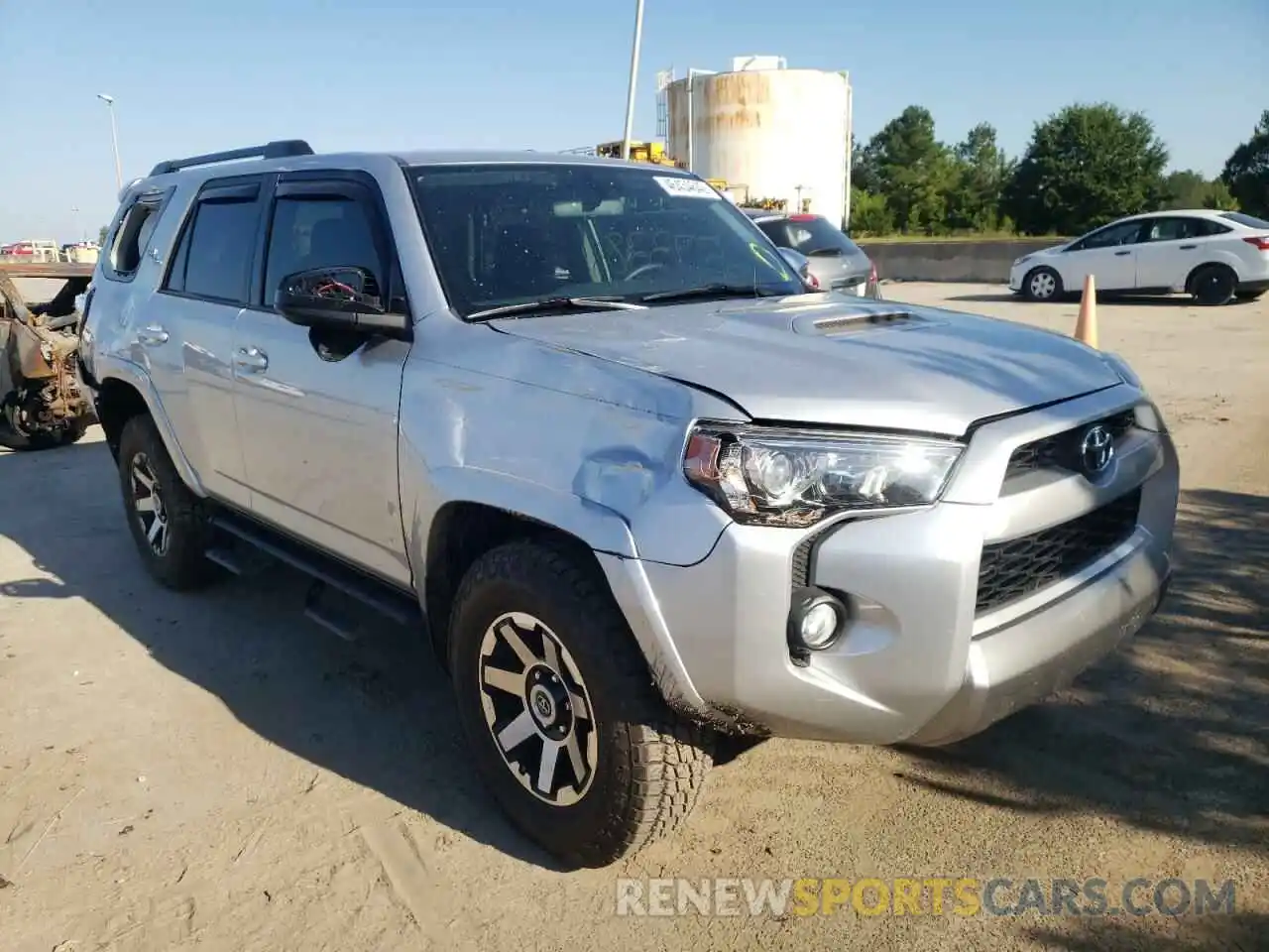 1 Фотография поврежденного автомобиля JTEBU5JR3K5696085 TOYOTA 4RUNNER 2019