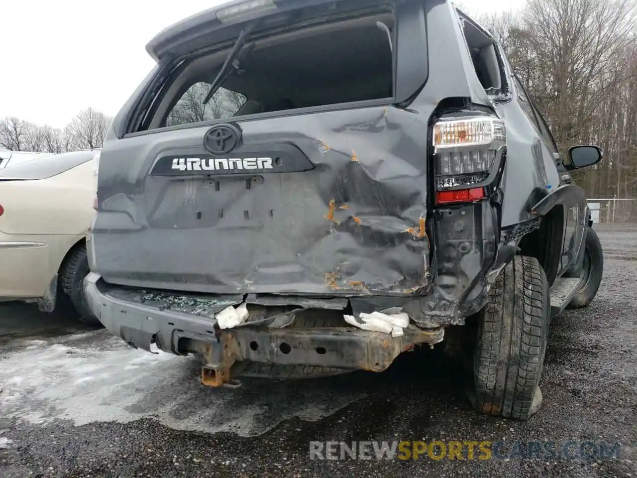 9 Photograph of a damaged car JTEBU5JR3K5707943 TOYOTA 4RUNNER 2019