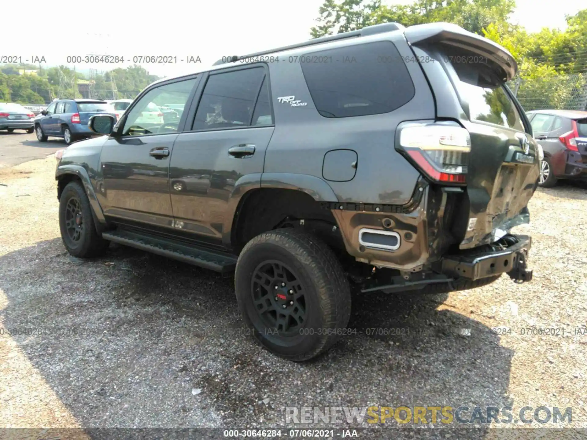 3 Фотография поврежденного автомобиля JTEBU5JR3K5715363 TOYOTA 4RUNNER 2019