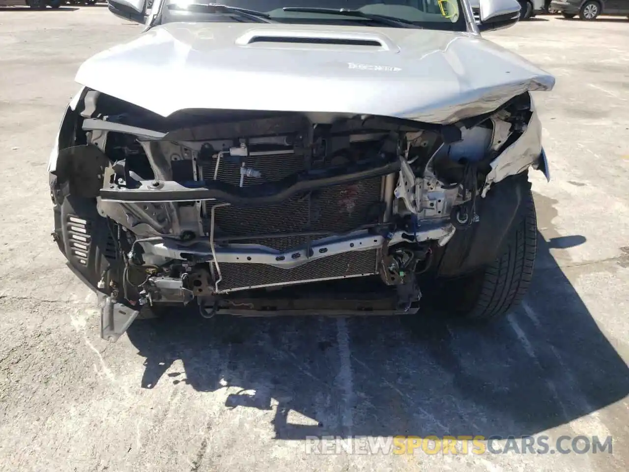 9 Photograph of a damaged car JTEBU5JR3K5734365 TOYOTA 4RUNNER 2019