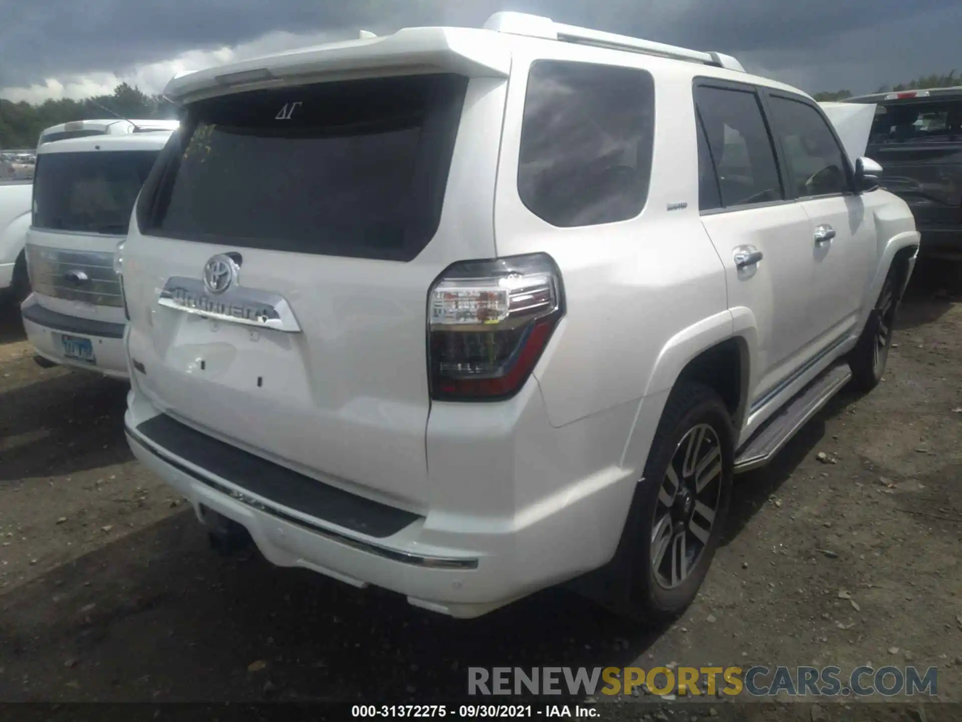 4 Фотография поврежденного автомобиля JTEBU5JR4K5611433 TOYOTA 4RUNNER 2019