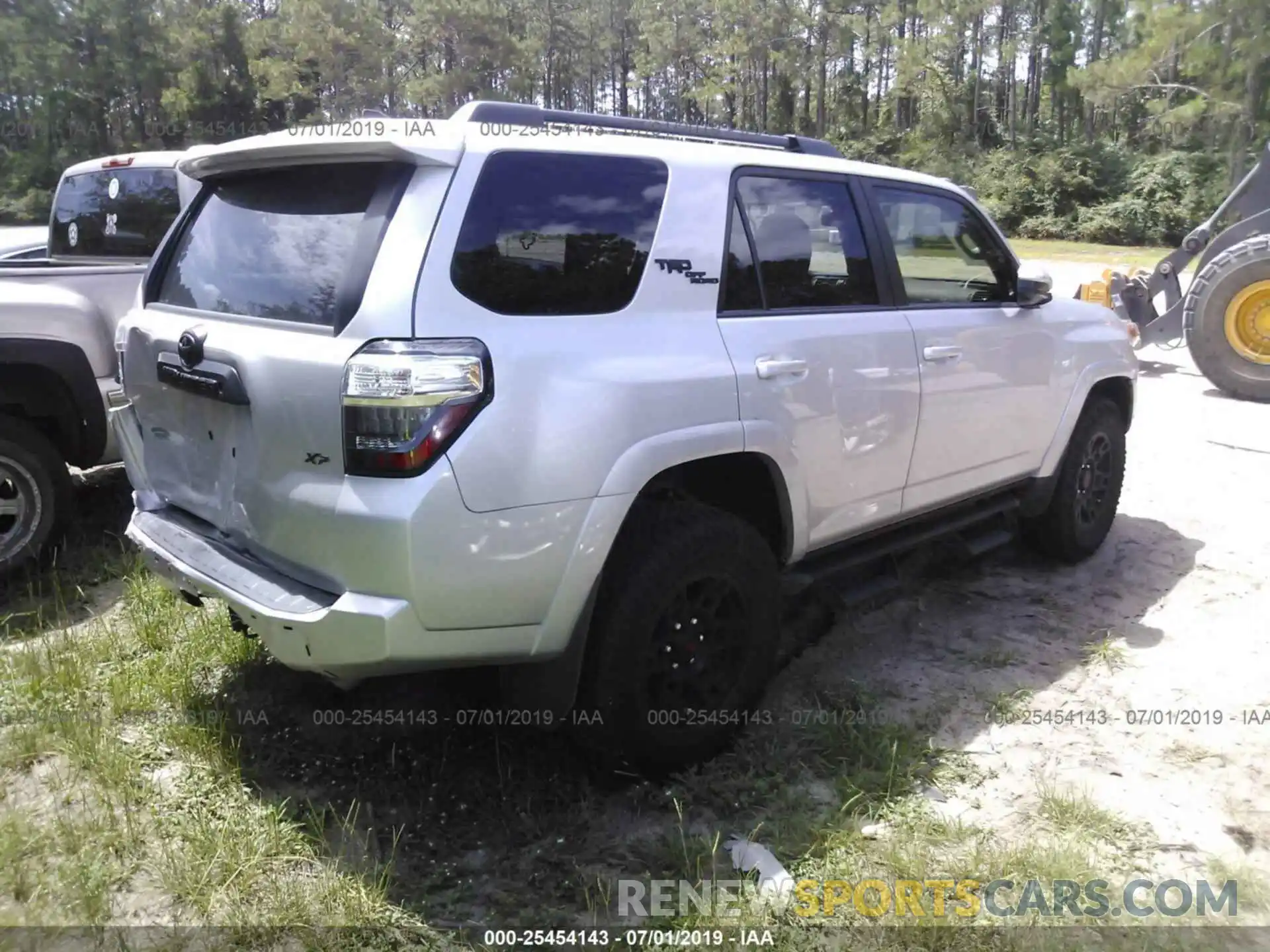 4 Фотография поврежденного автомобиля JTEBU5JR4K5613988 TOYOTA 4RUNNER 2019