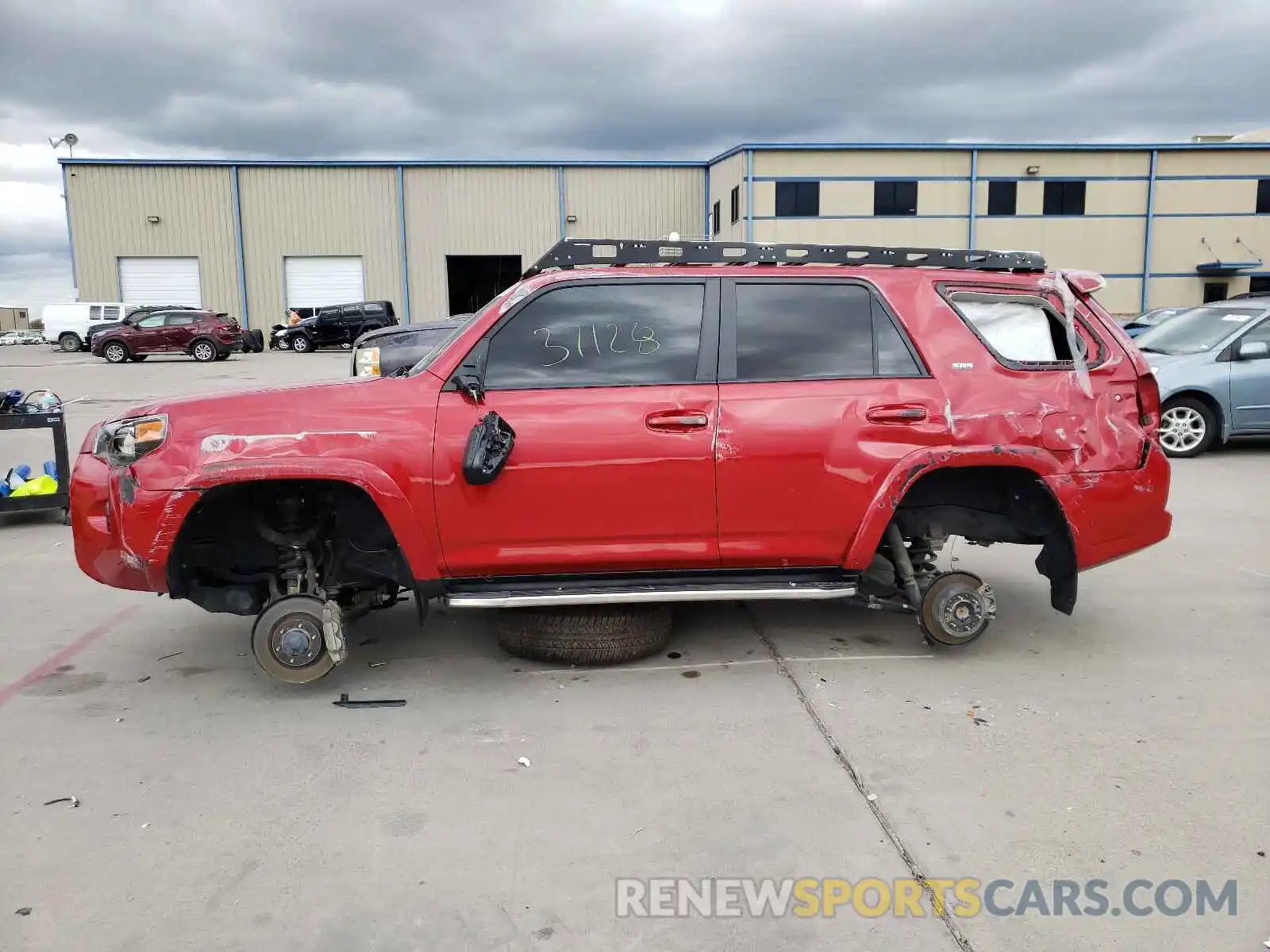 9 Фотография поврежденного автомобиля JTEBU5JR4K5615028 TOYOTA 4RUNNER 2019