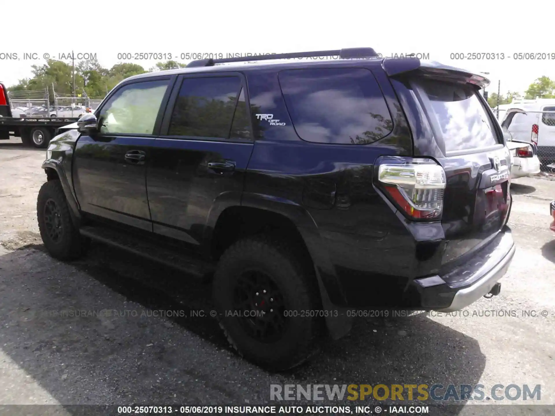 3 Фотография поврежденного автомобиля JTEBU5JR4K5616129 TOYOTA 4RUNNER 2019