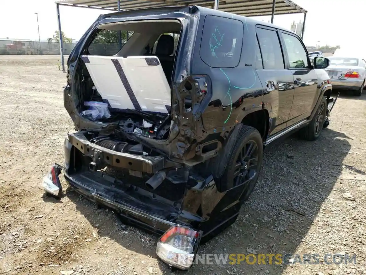 4 Photograph of a damaged car JTEBU5JR4K5633108 TOYOTA 4RUNNER 2019