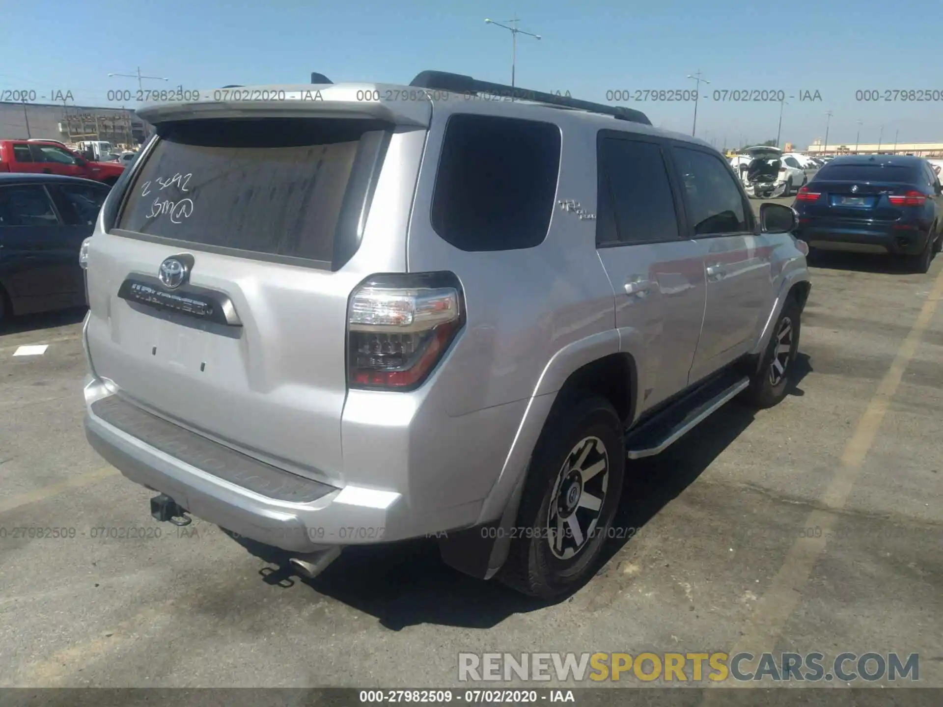 4 Фотография поврежденного автомобиля JTEBU5JR4K5635960 TOYOTA 4RUNNER 2019