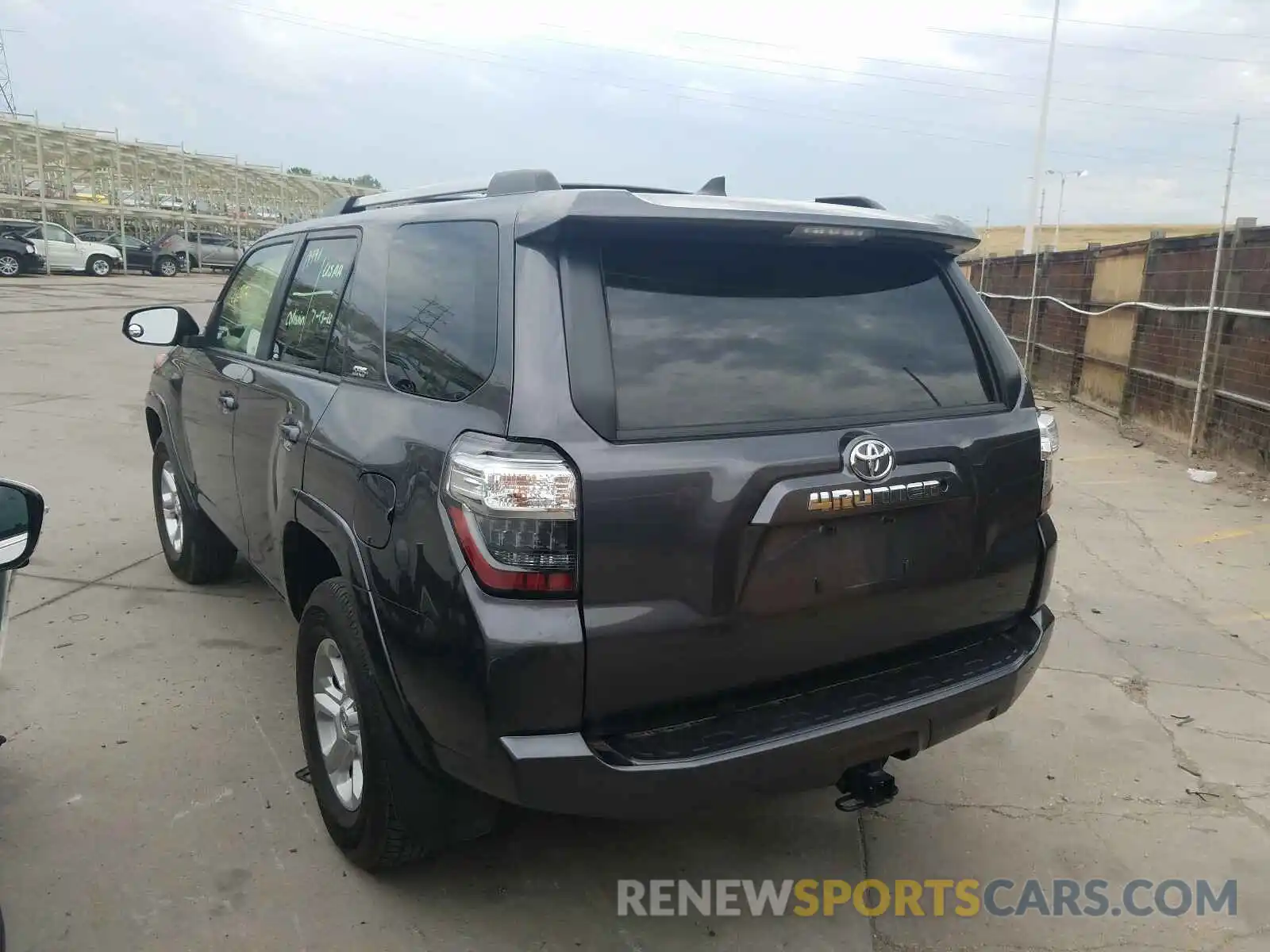 3 Фотография поврежденного автомобиля JTEBU5JR4K5637868 TOYOTA 4RUNNER 2019