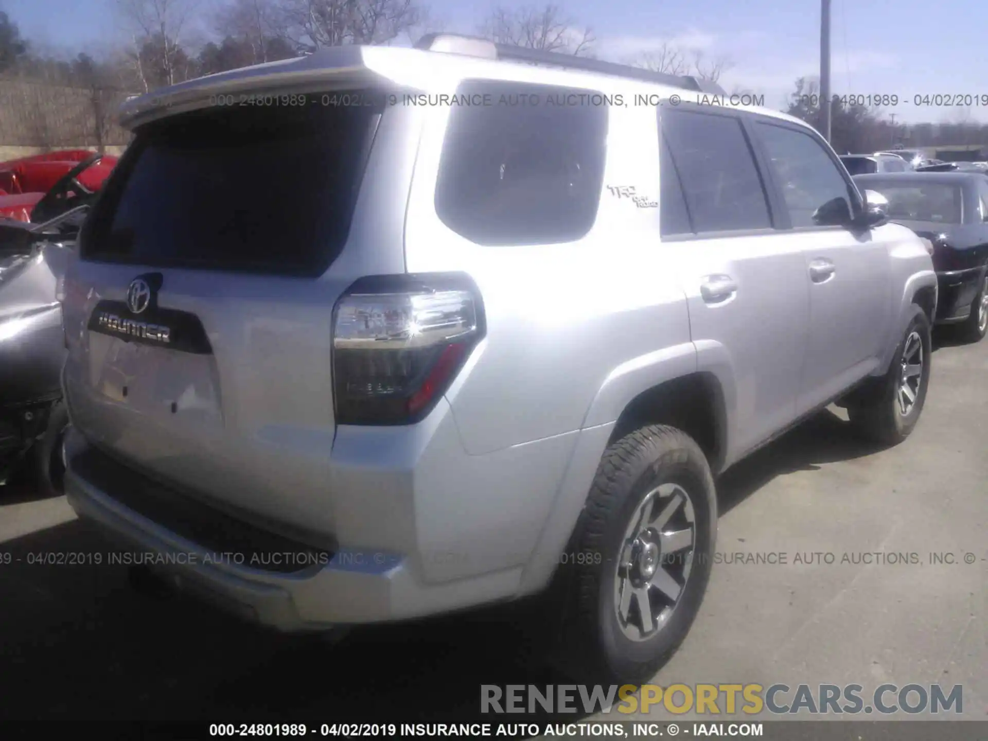 4 Фотография поврежденного автомобиля JTEBU5JR4K5647283 TOYOTA 4RUNNER 2019