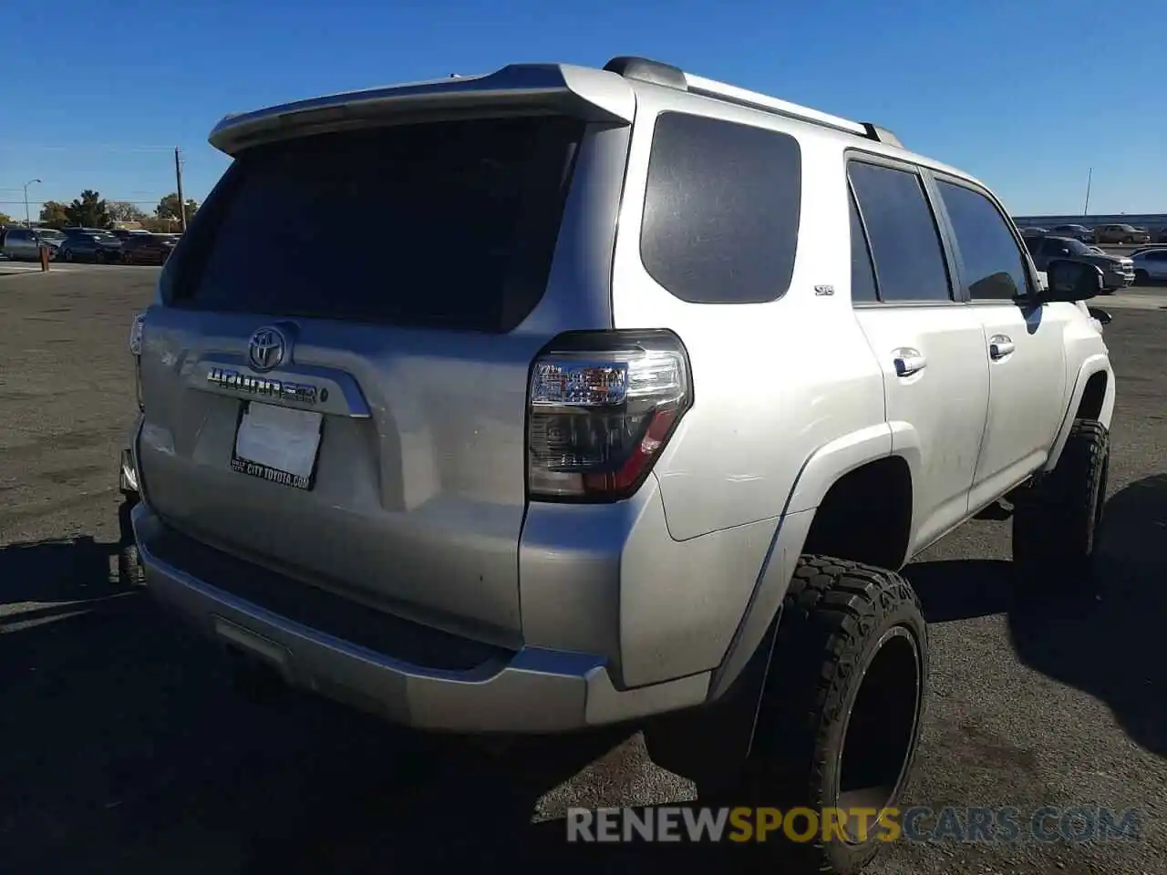 4 Photograph of a damaged car JTEBU5JR4K5648336 TOYOTA 4RUNNER 2019