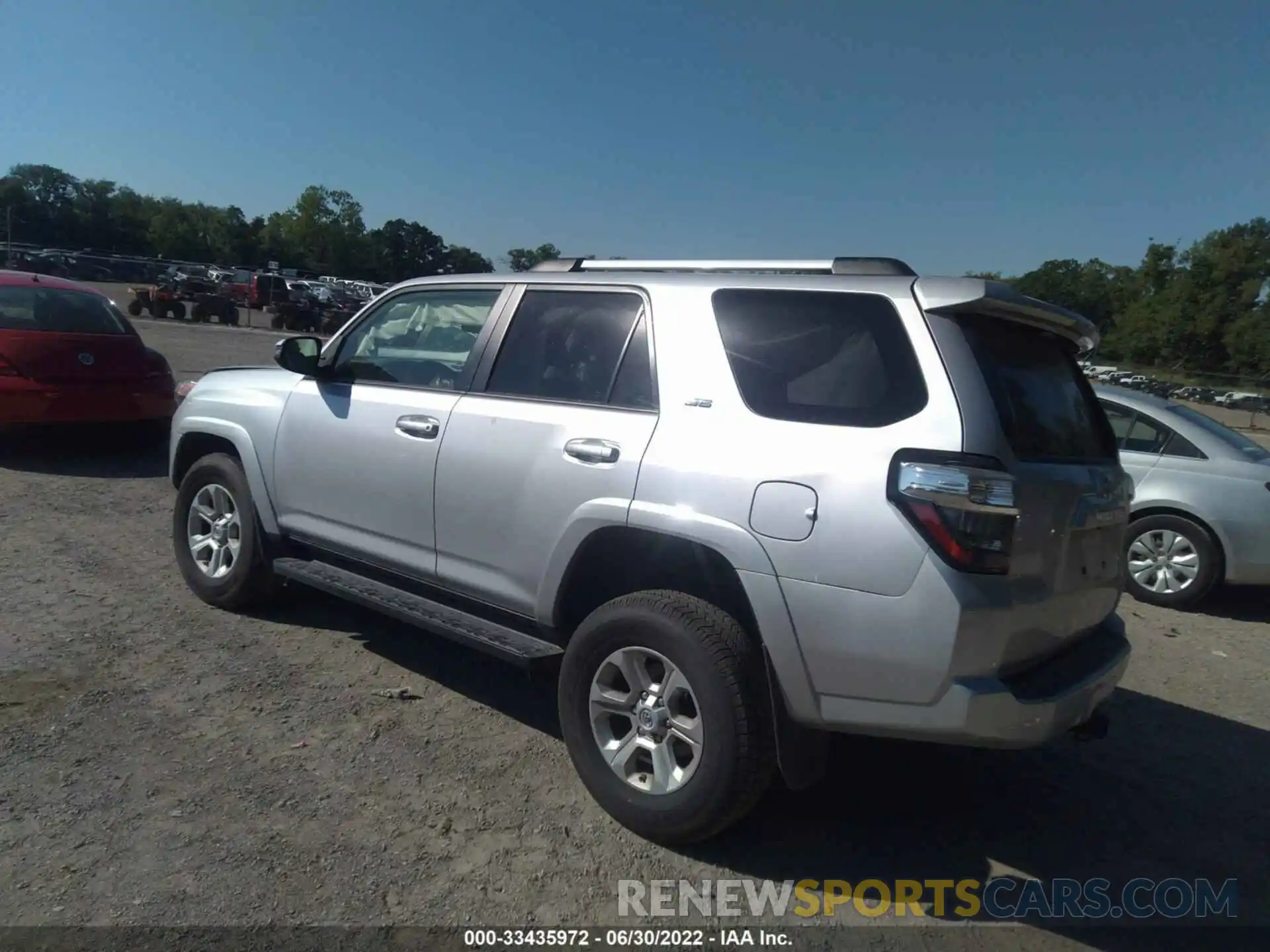 3 Фотография поврежденного автомобиля JTEBU5JR4K5650040 TOYOTA 4RUNNER 2019