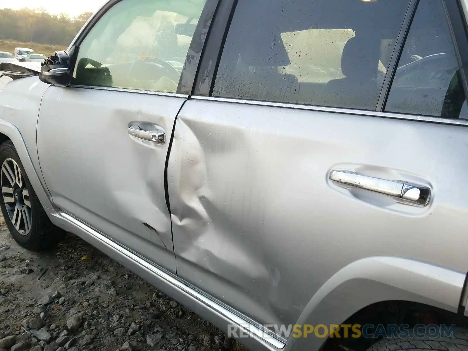 9 Photograph of a damaged car JTEBU5JR4K5652371 TOYOTA 4RUNNER 2019