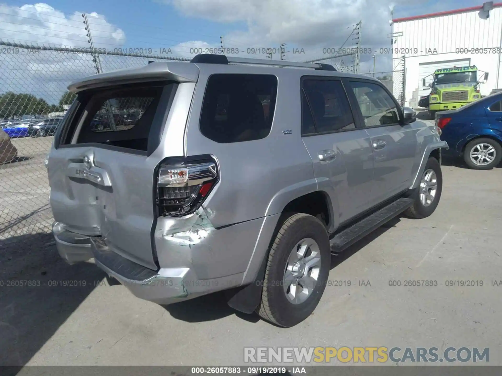 4 Фотография поврежденного автомобиля JTEBU5JR4K5658400 TOYOTA 4RUNNER 2019