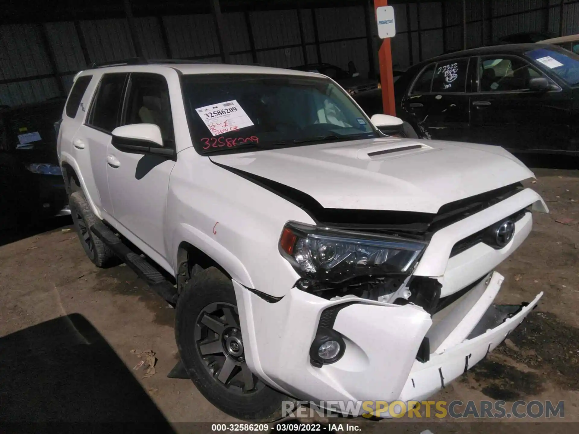 1 Фотография поврежденного автомобиля JTEBU5JR4K5663645 TOYOTA 4RUNNER 2019