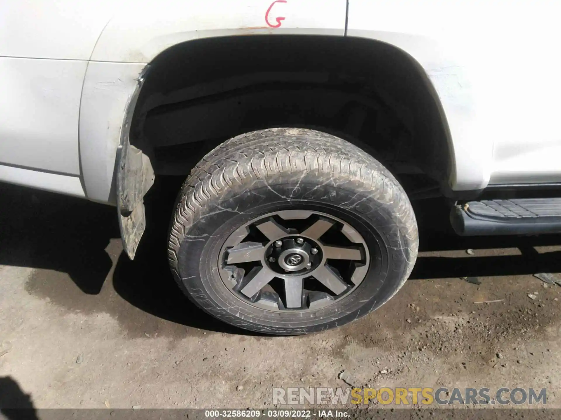 15 Photograph of a damaged car JTEBU5JR4K5663645 TOYOTA 4RUNNER 2019