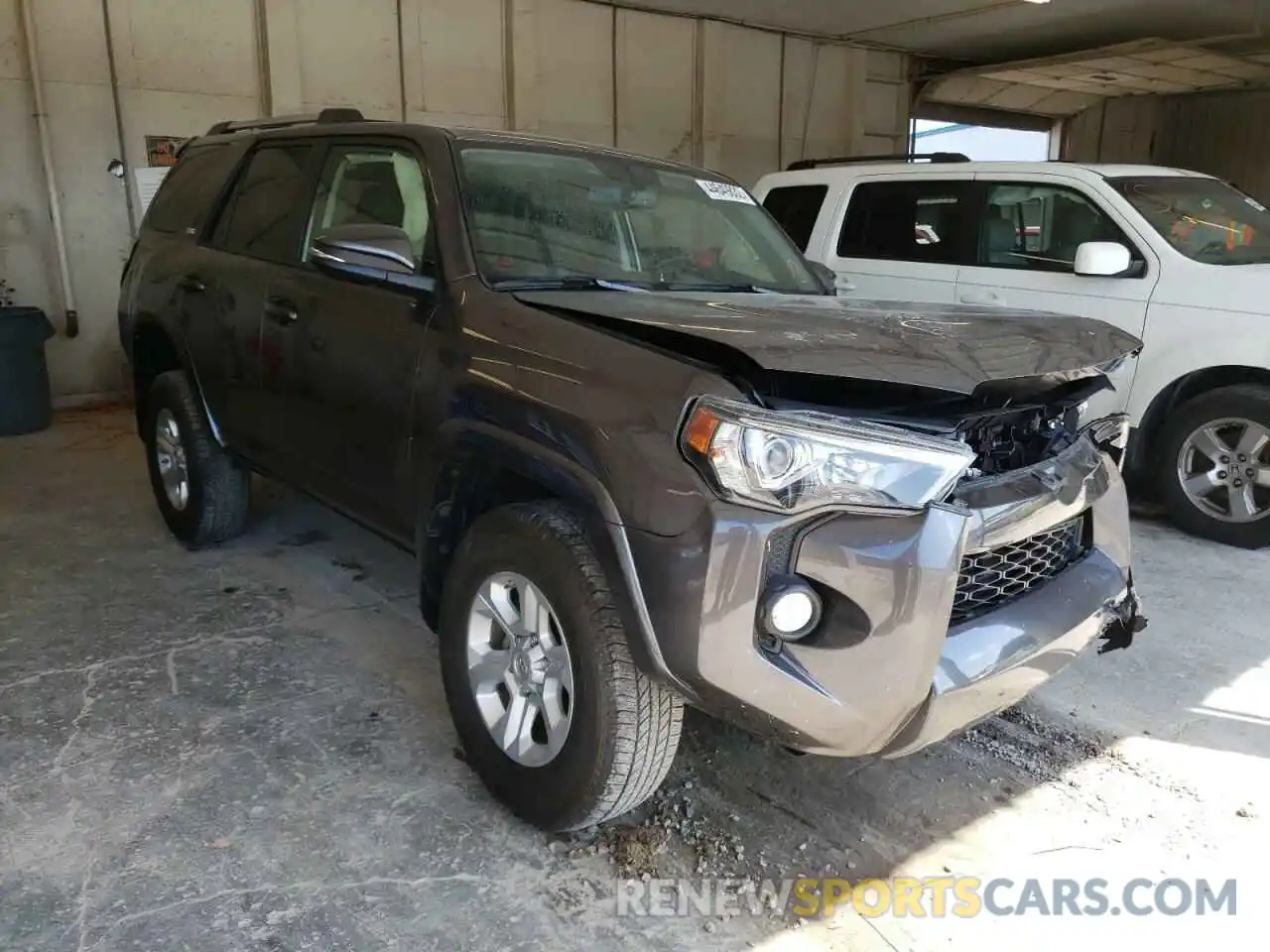 1 Фотография поврежденного автомобиля JTEBU5JR4K5666044 TOYOTA 4RUNNER 2019