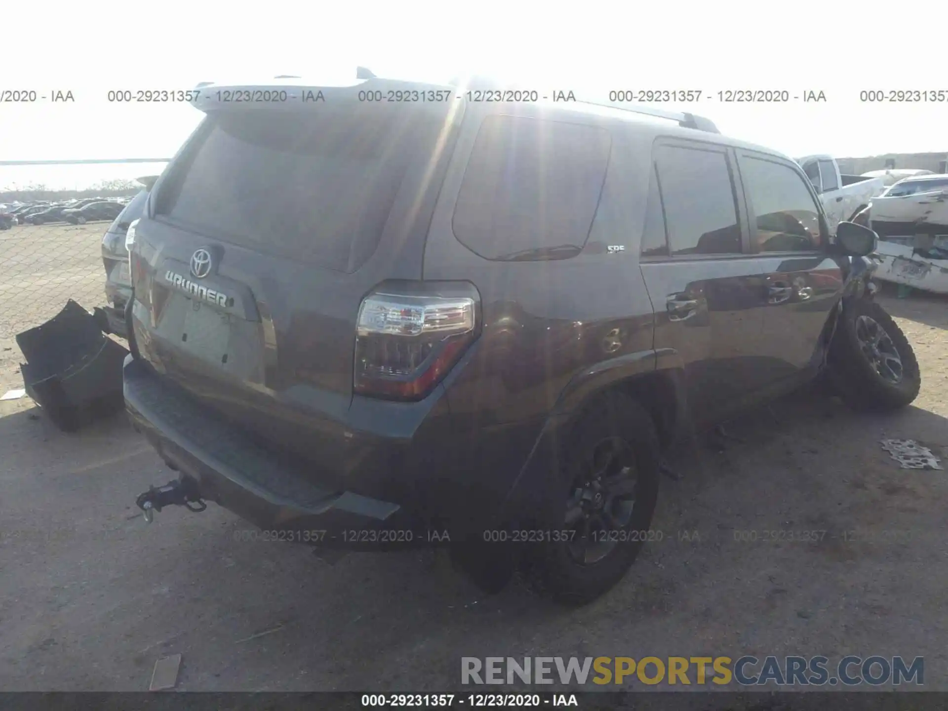 4 Фотография поврежденного автомобиля JTEBU5JR4K5668182 TOYOTA 4RUNNER 2019