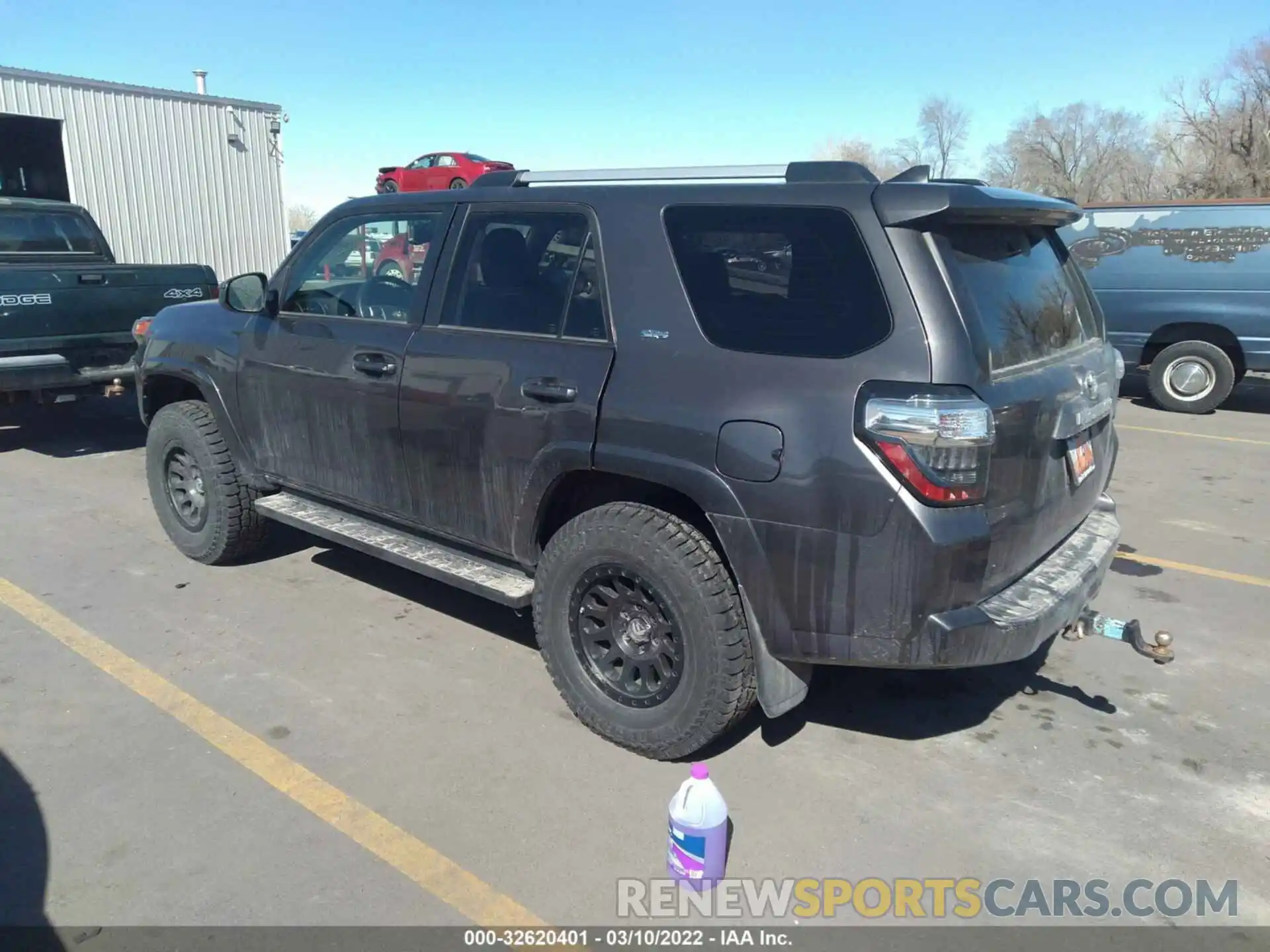 3 Фотография поврежденного автомобиля JTEBU5JR4K5668666 TOYOTA 4RUNNER 2019