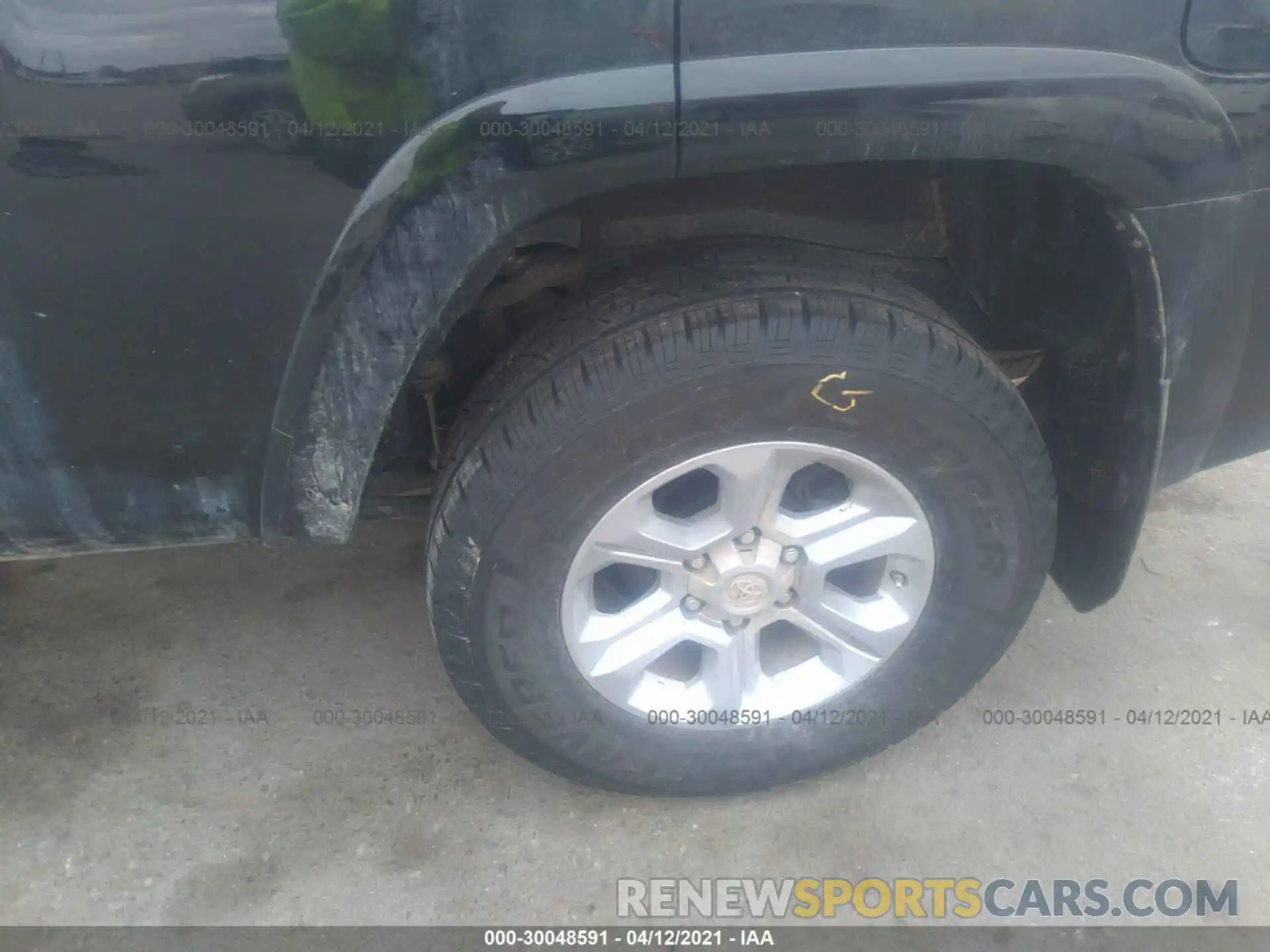 15 Photograph of a damaged car JTEBU5JR4K5670661 TOYOTA 4RUNNER 2019