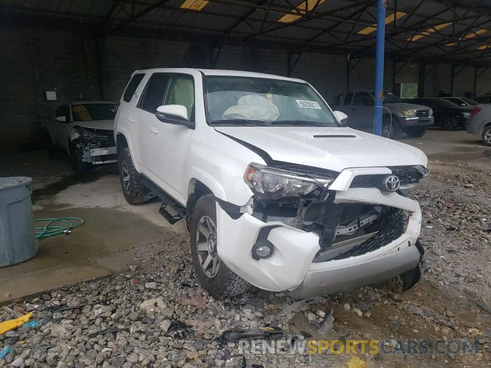 1 Фотография поврежденного автомобиля JTEBU5JR4K5673978 TOYOTA 4RUNNER 2019