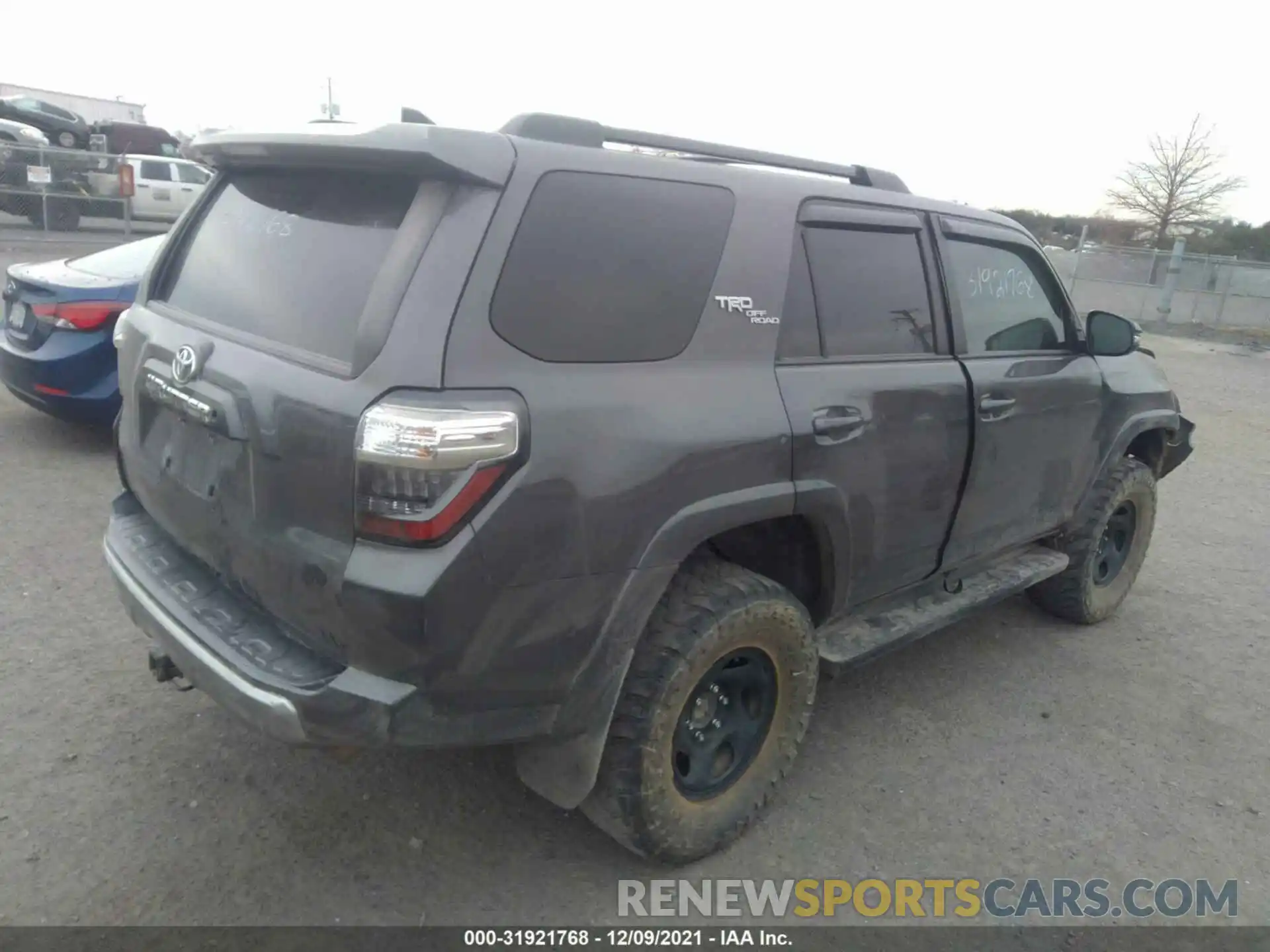 4 Фотография поврежденного автомобиля JTEBU5JR4K5677724 TOYOTA 4RUNNER 2019