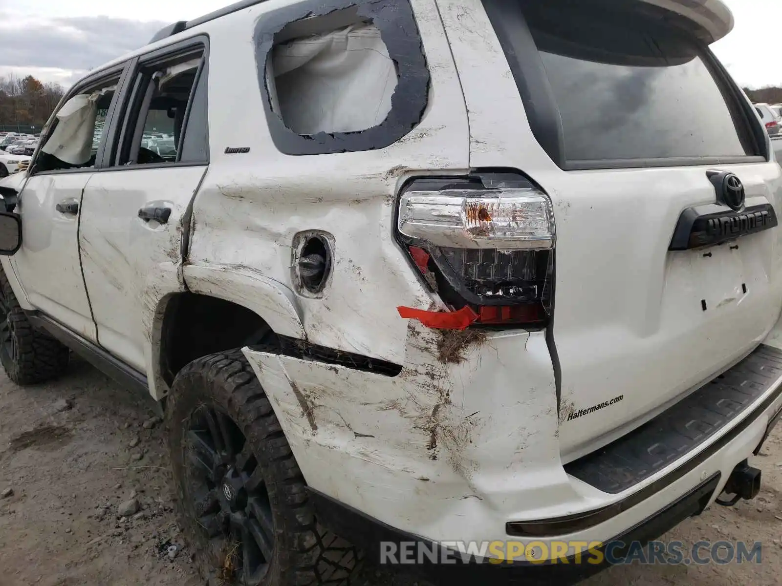 9 Photograph of a damaged car JTEBU5JR4K5679280 TOYOTA 4RUNNER 2019