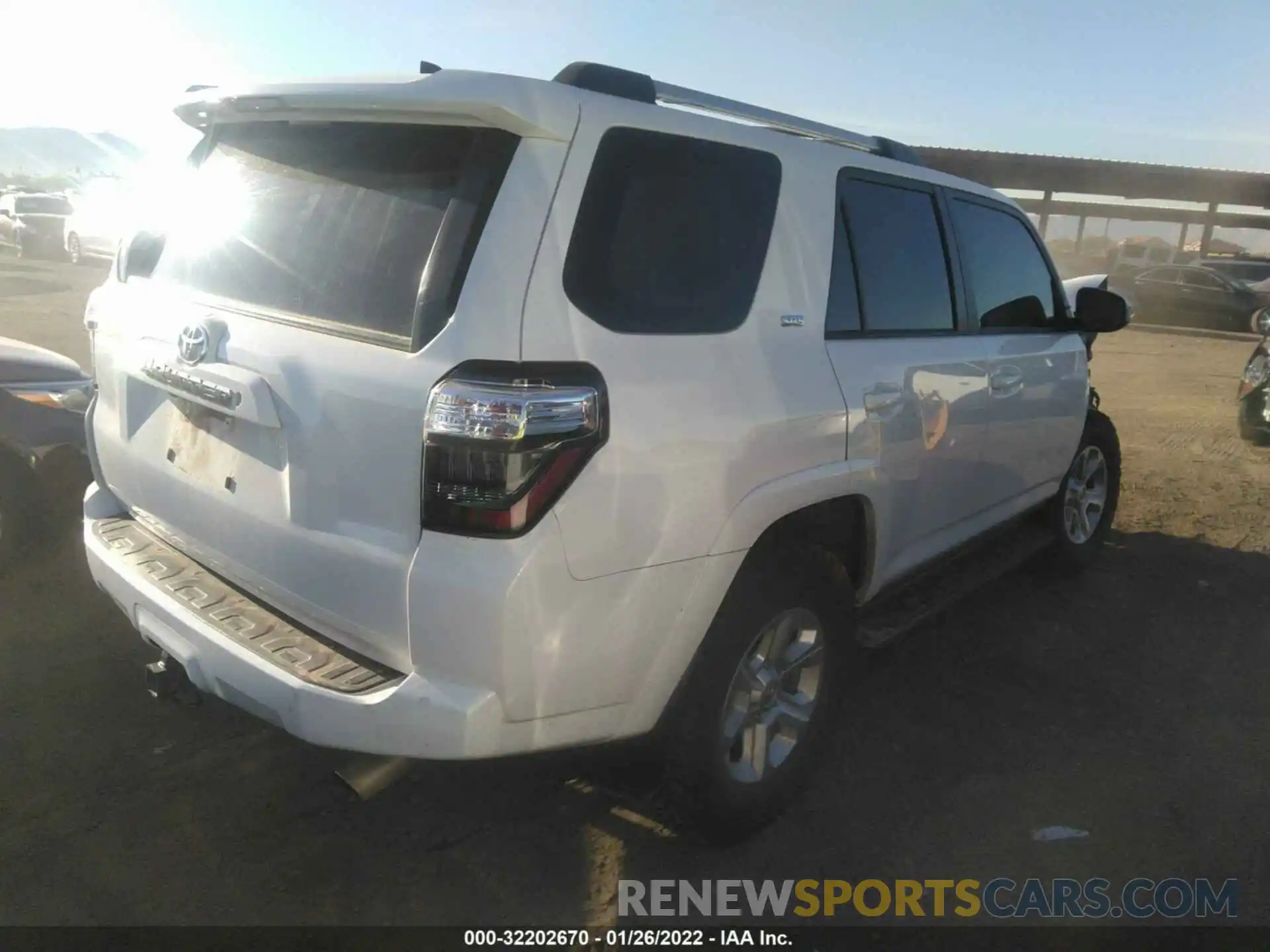 4 Фотография поврежденного автомобиля JTEBU5JR4K5685337 TOYOTA 4RUNNER 2019