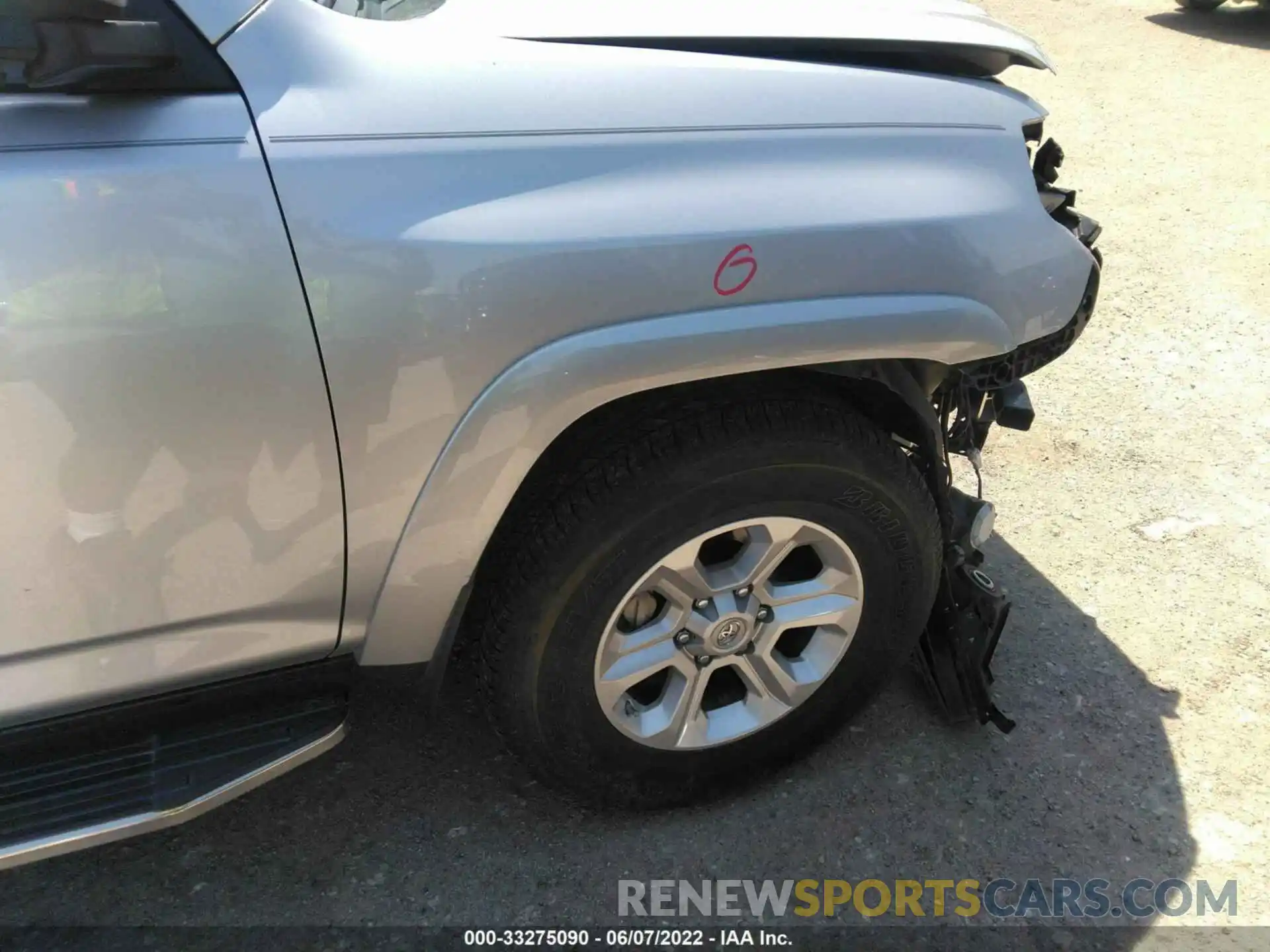 15 Photograph of a damaged car JTEBU5JR4K5688660 TOYOTA 4RUNNER 2019