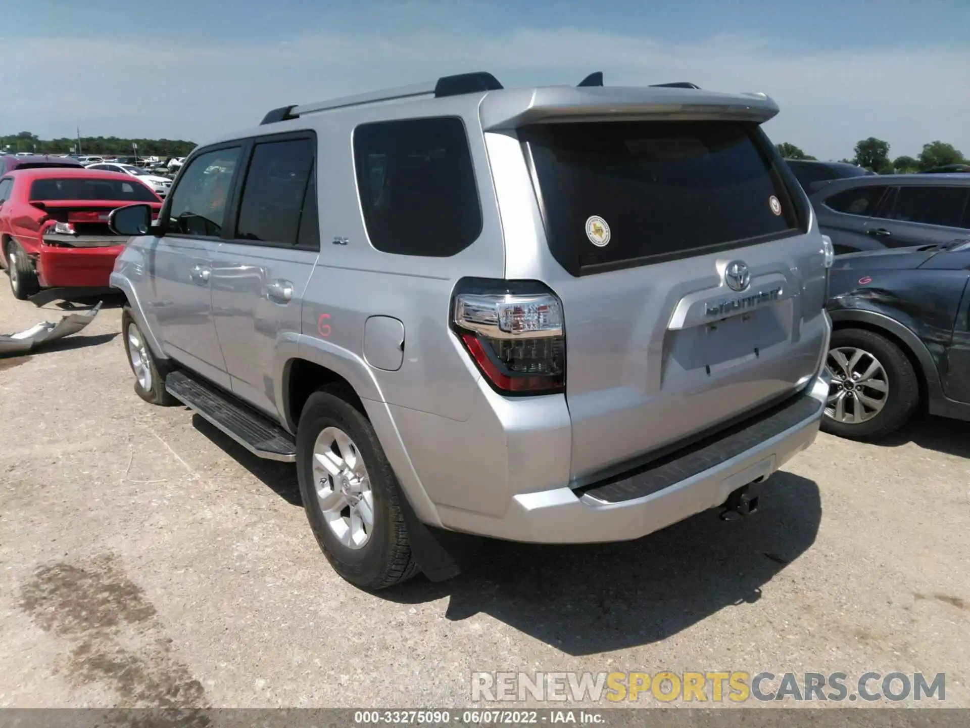 3 Фотография поврежденного автомобиля JTEBU5JR4K5688660 TOYOTA 4RUNNER 2019