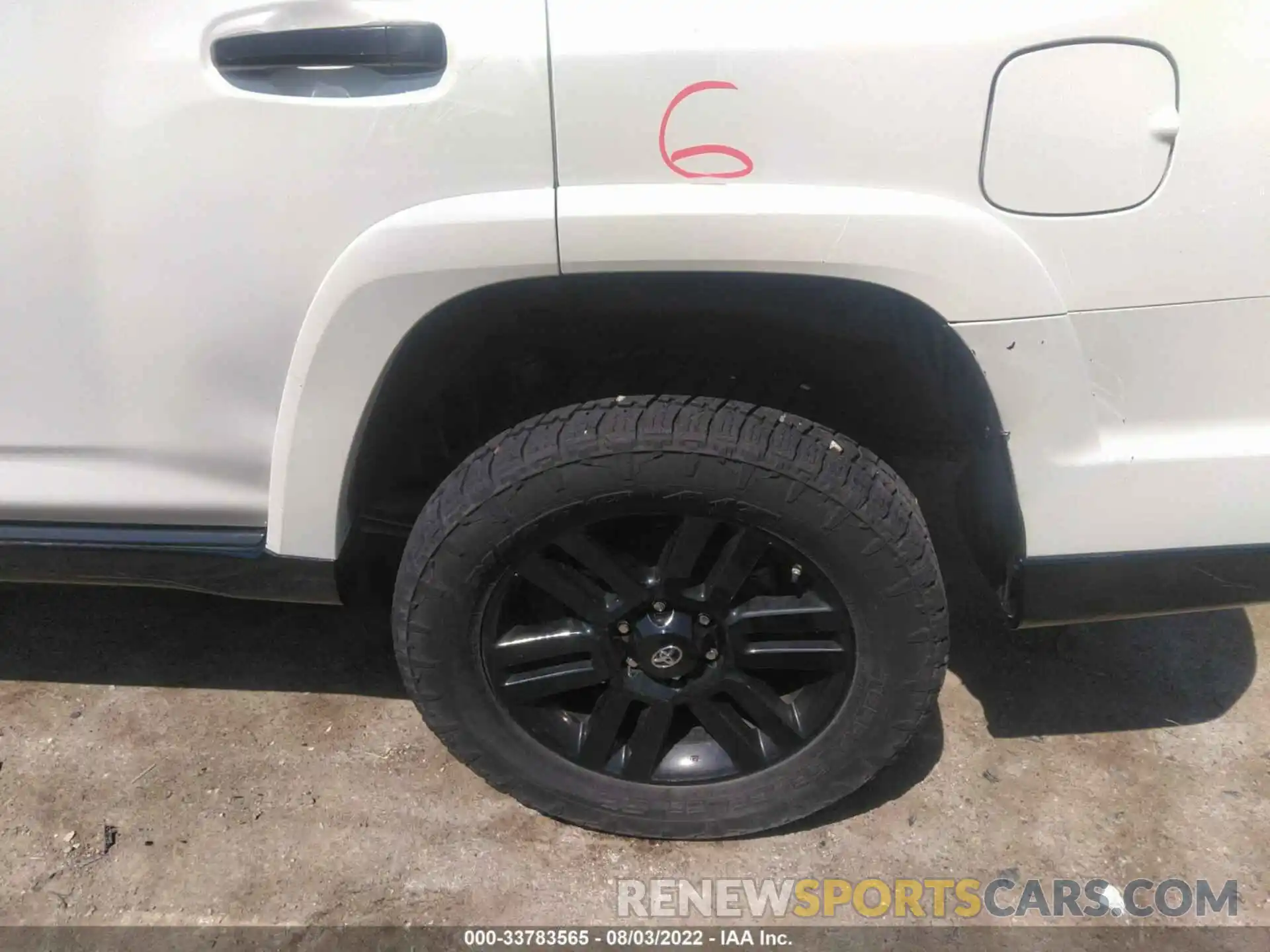 14 Photograph of a damaged car JTEBU5JR4K5697651 TOYOTA 4RUNNER 2019