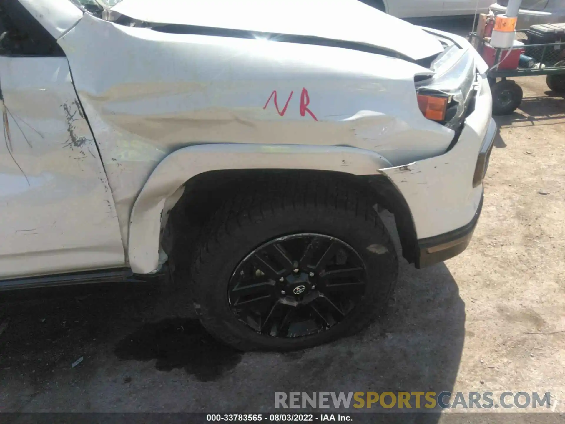 15 Photograph of a damaged car JTEBU5JR4K5697651 TOYOTA 4RUNNER 2019