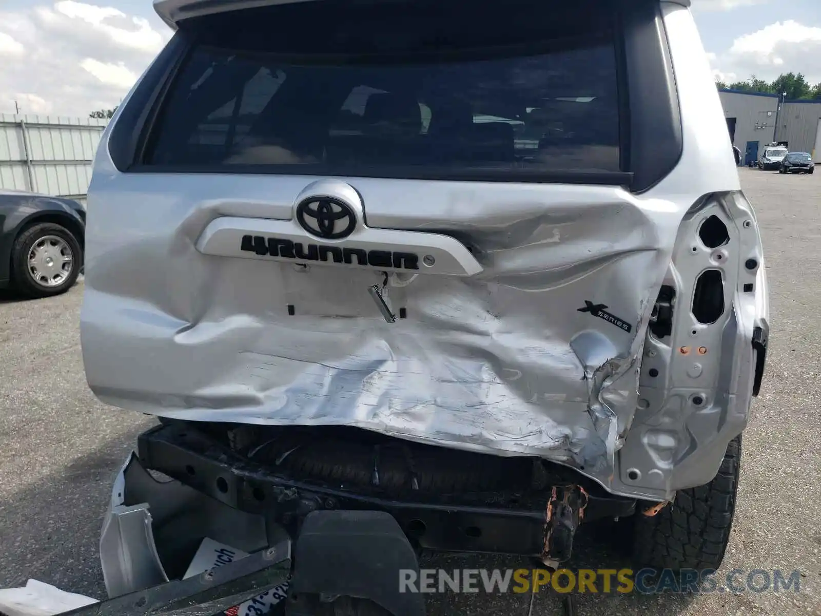 9 Photograph of a damaged car JTEBU5JR4K5711032 TOYOTA 4RUNNER 2019