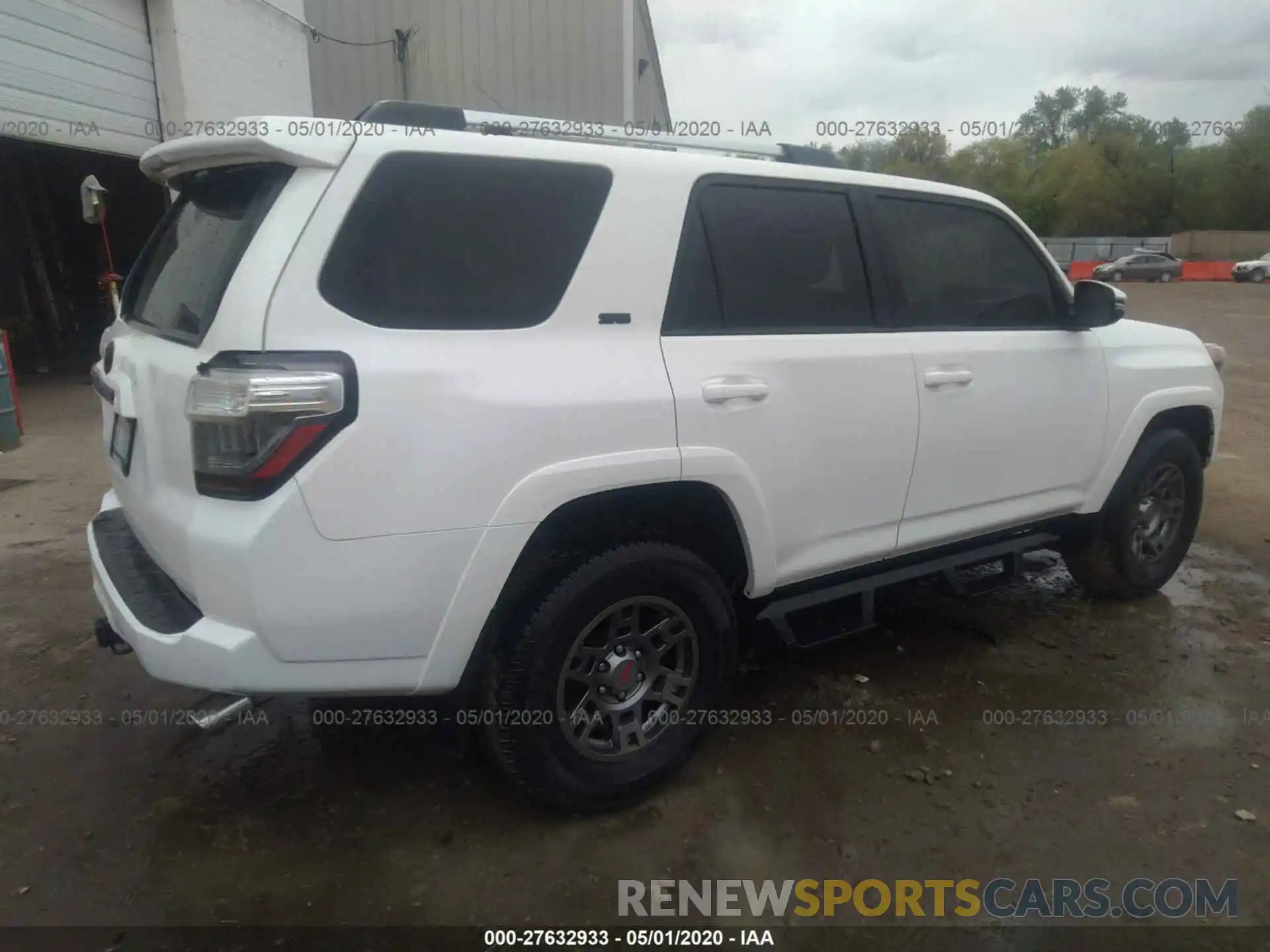 4 Photograph of a damaged car JTEBU5JR4K5717252 TOYOTA 4RUNNER 2019