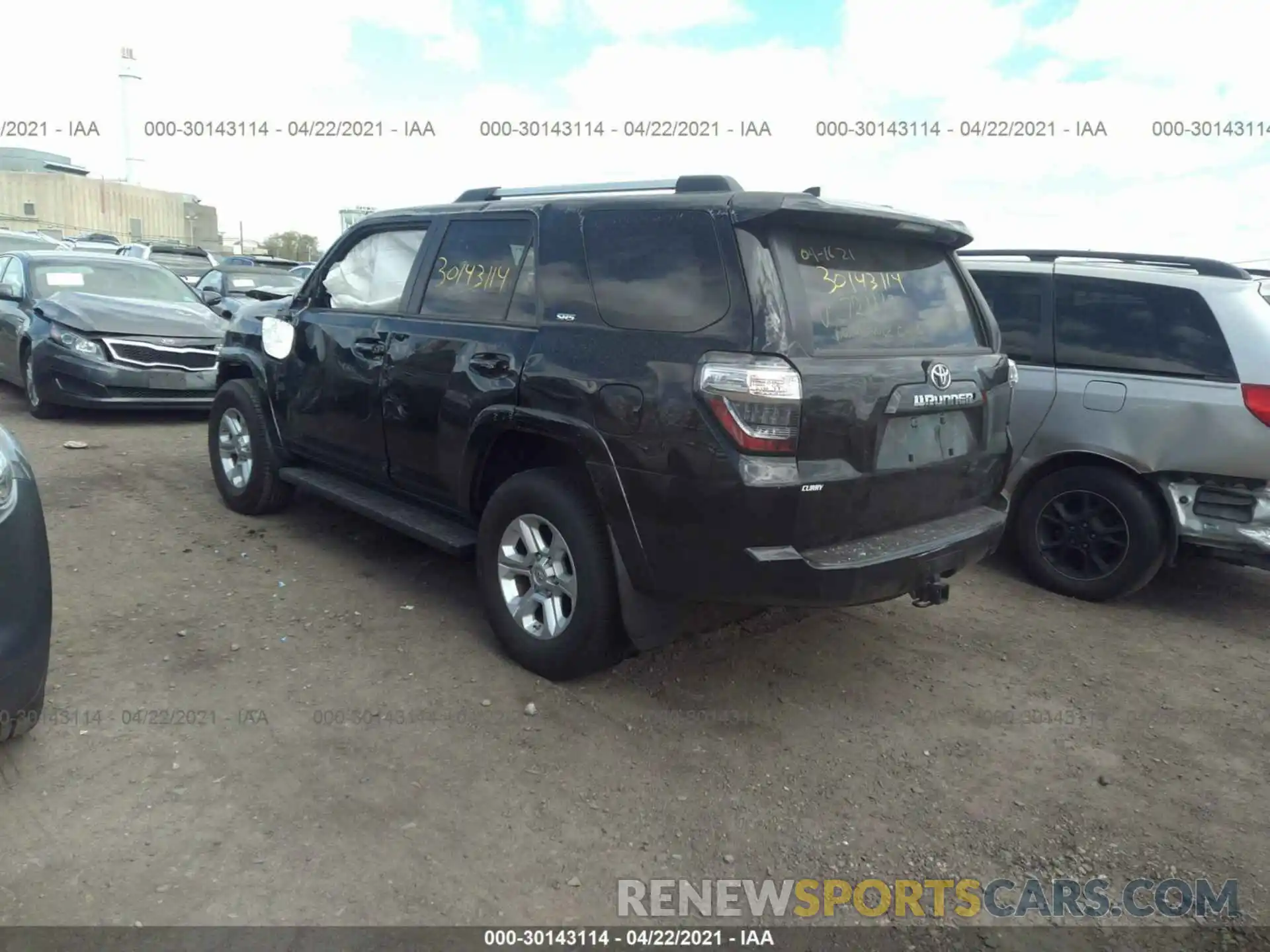 3 Фотография поврежденного автомобиля JTEBU5JR4K5721110 TOYOTA 4RUNNER 2019