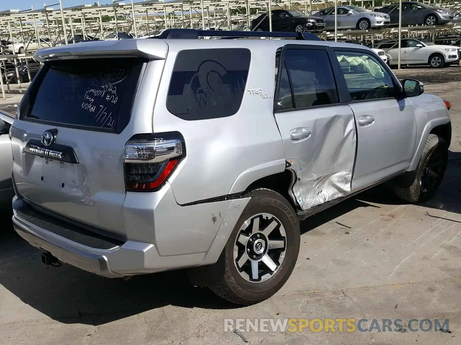 4 Фотография поврежденного автомобиля JTEBU5JR4K5735332 TOYOTA 4RUNNER 2019