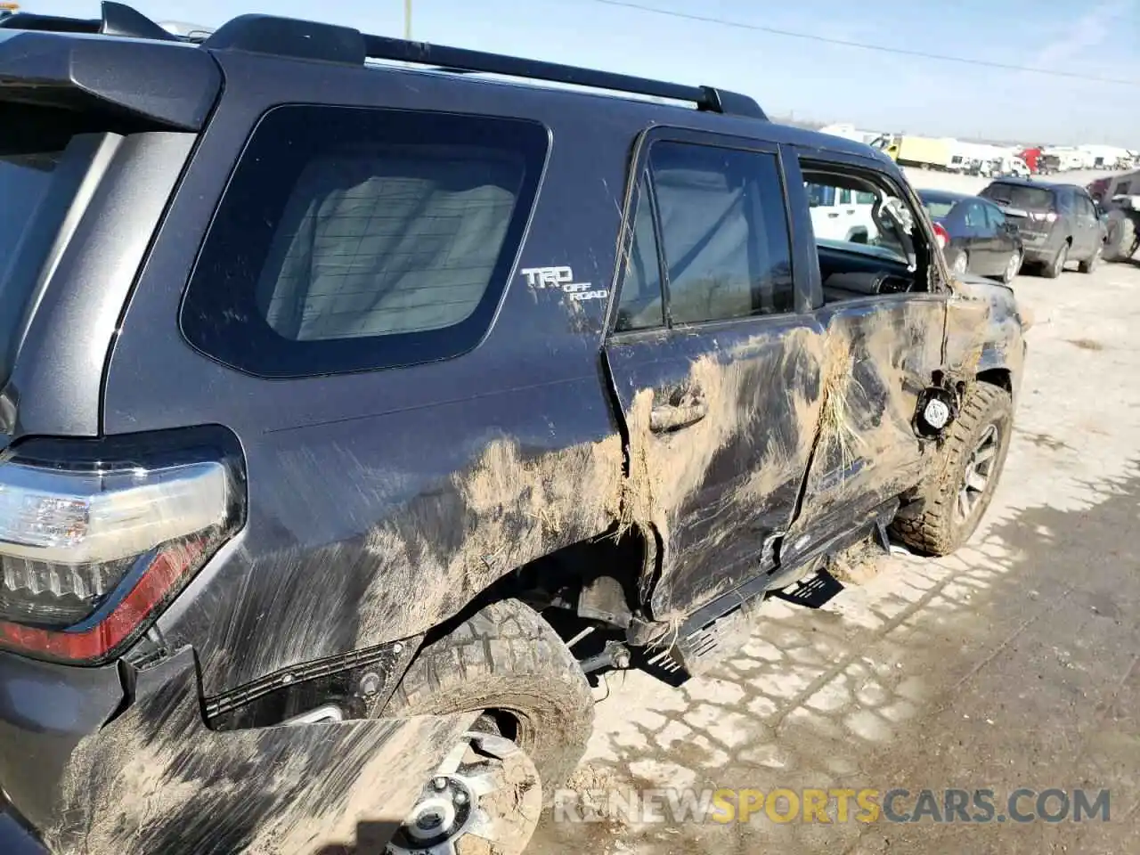 9 Photograph of a damaged car JTEBU5JR4K5736075 TOYOTA 4RUNNER 2019