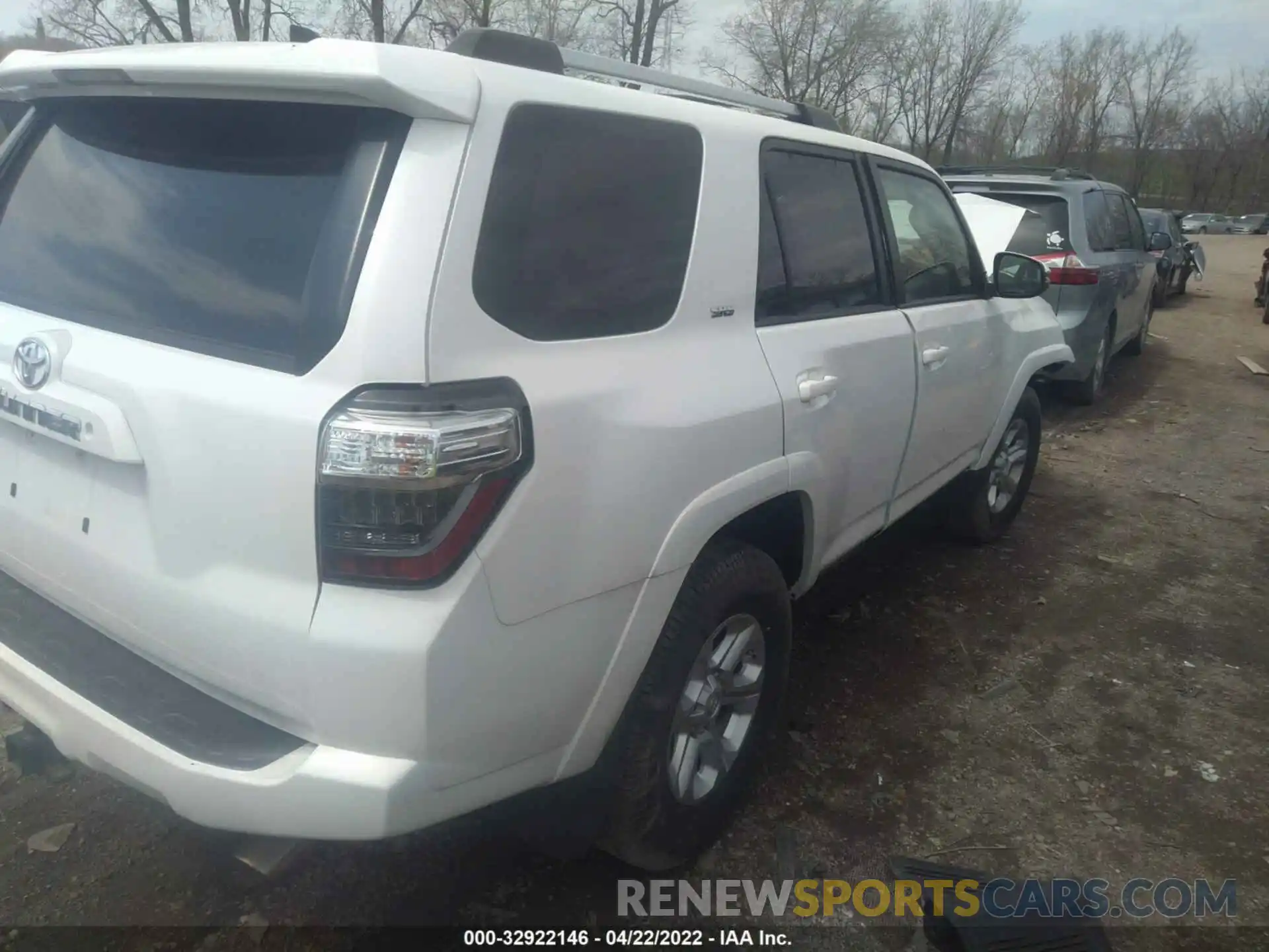 4 Фотография поврежденного автомобиля JTEBU5JR5K5613031 TOYOTA 4RUNNER 2019