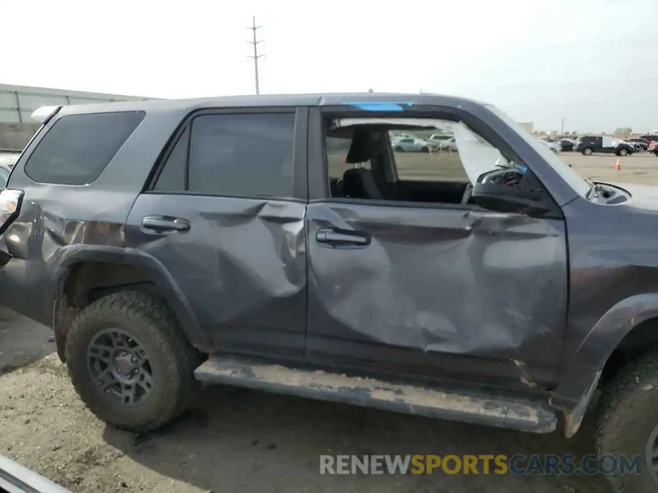 9 Photograph of a damaged car JTEBU5JR5K5626572 TOYOTA 4RUNNER 2019