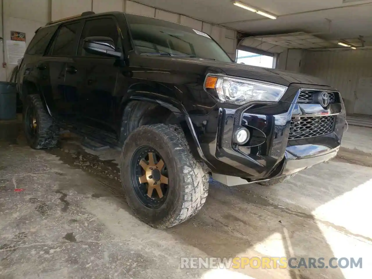 1 Фотография поврежденного автомобиля JTEBU5JR5K5638639 TOYOTA 4RUNNER 2019