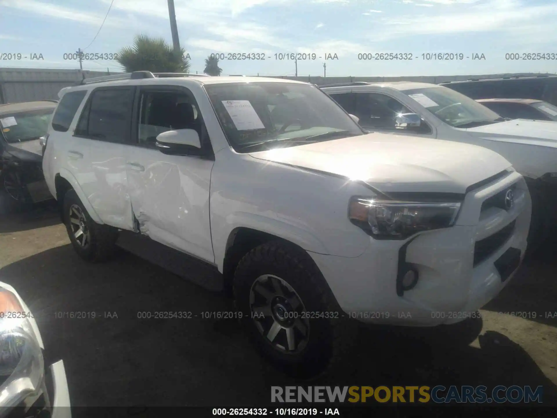 1 Фотография поврежденного автомобиля JTEBU5JR5K5643906 TOYOTA 4RUNNER 2019