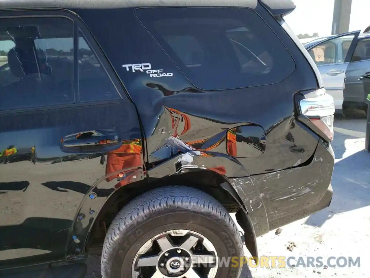 9 Photograph of a damaged car JTEBU5JR5K5650418 TOYOTA 4RUNNER 2019