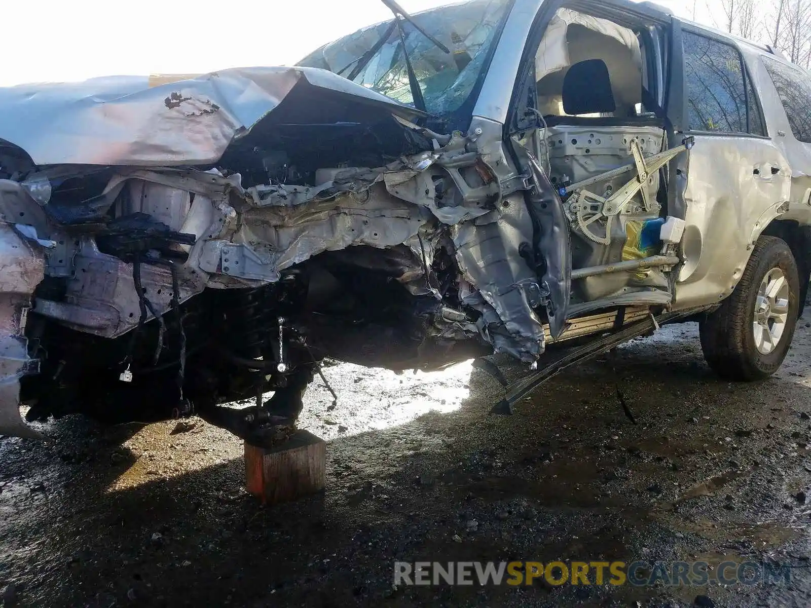 9 Photograph of a damaged car JTEBU5JR5K5652590 TOYOTA 4RUNNER 2019