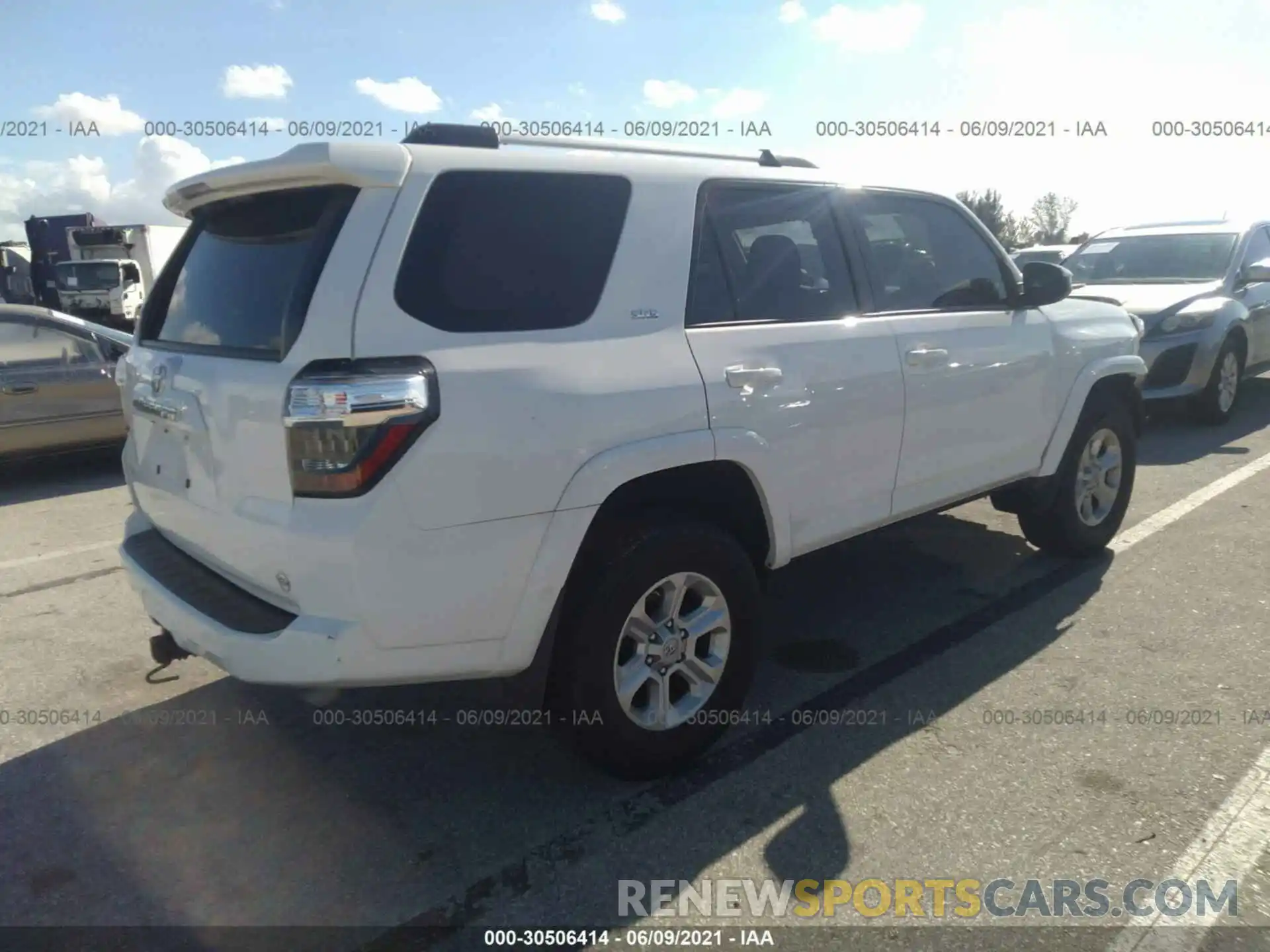 4 Photograph of a damaged car JTEBU5JR5K5656042 TOYOTA 4RUNNER 2019