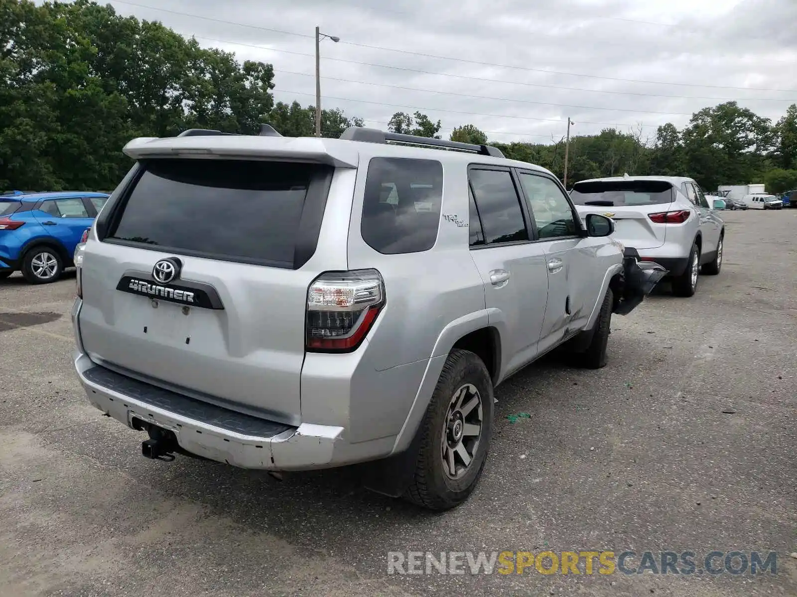 4 Photograph of a damaged car JTEBU5JR5K5673133 TOYOTA 4RUNNER 2019