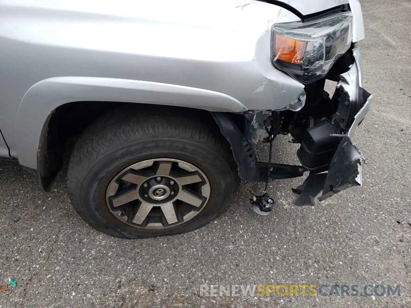 9 Photograph of a damaged car JTEBU5JR5K5673133 TOYOTA 4RUNNER 2019