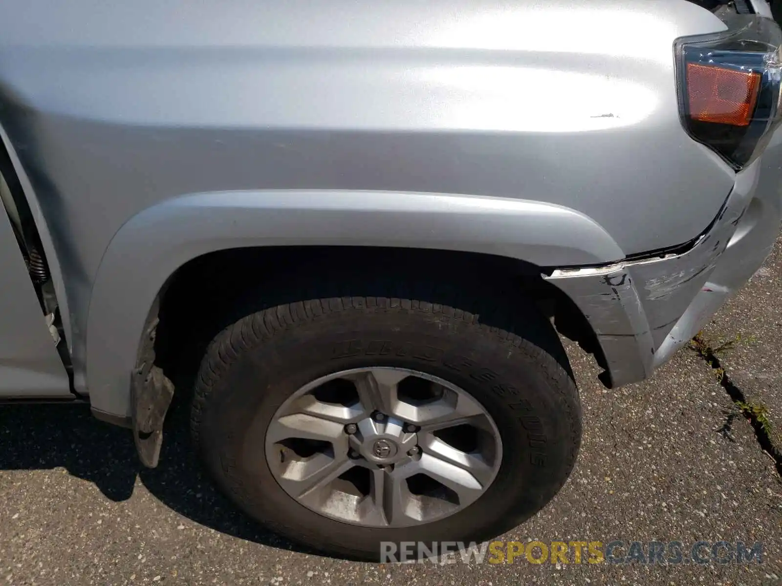 9 Photograph of a damaged car JTEBU5JR5K5673309 TOYOTA 4RUNNER 2019