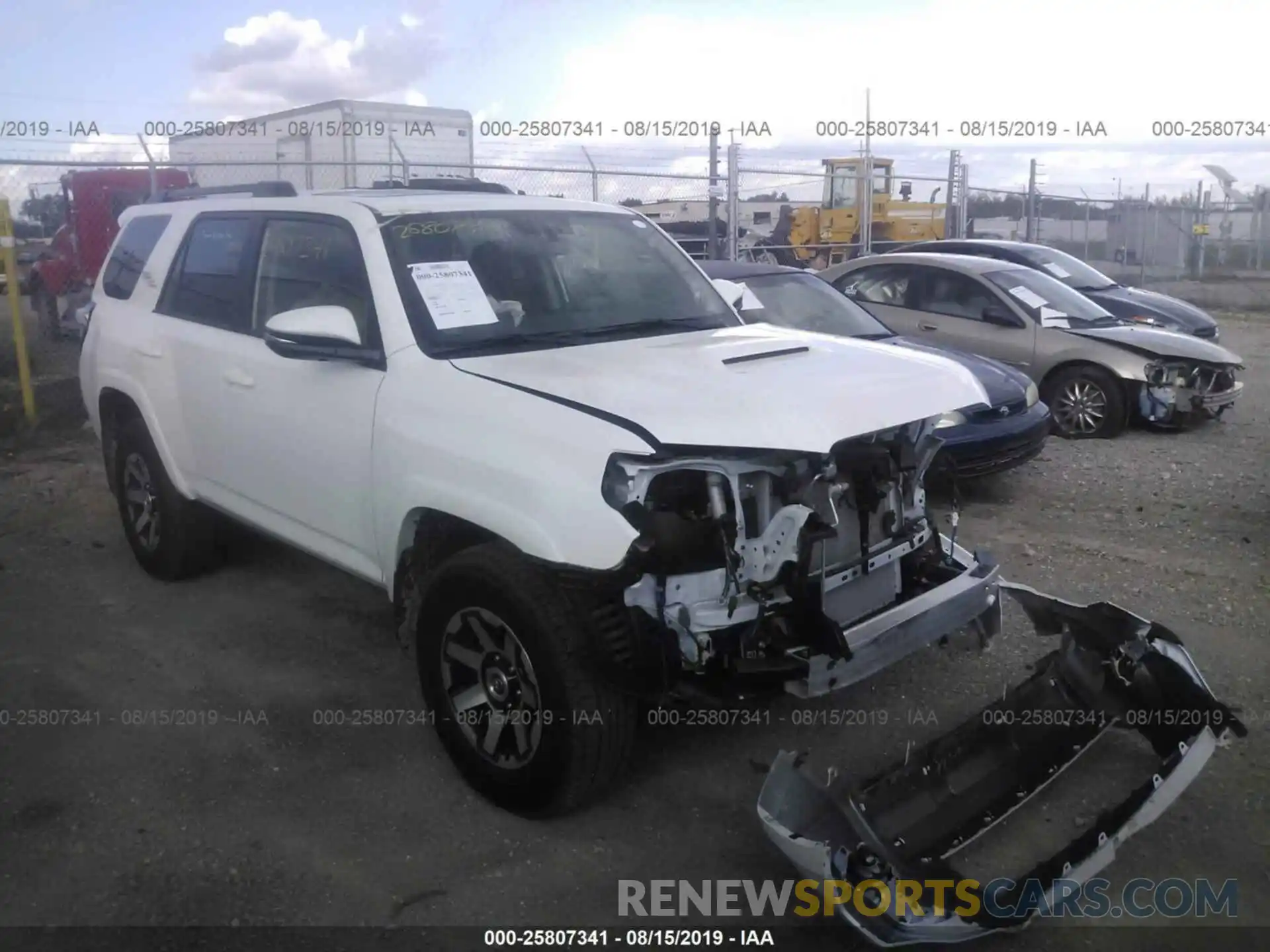 1 Фотография поврежденного автомобиля JTEBU5JR5K5677215 TOYOTA 4RUNNER 2019