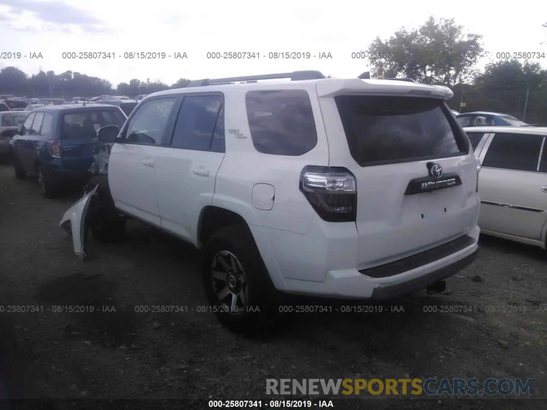 3 Фотография поврежденного автомобиля JTEBU5JR5K5677215 TOYOTA 4RUNNER 2019