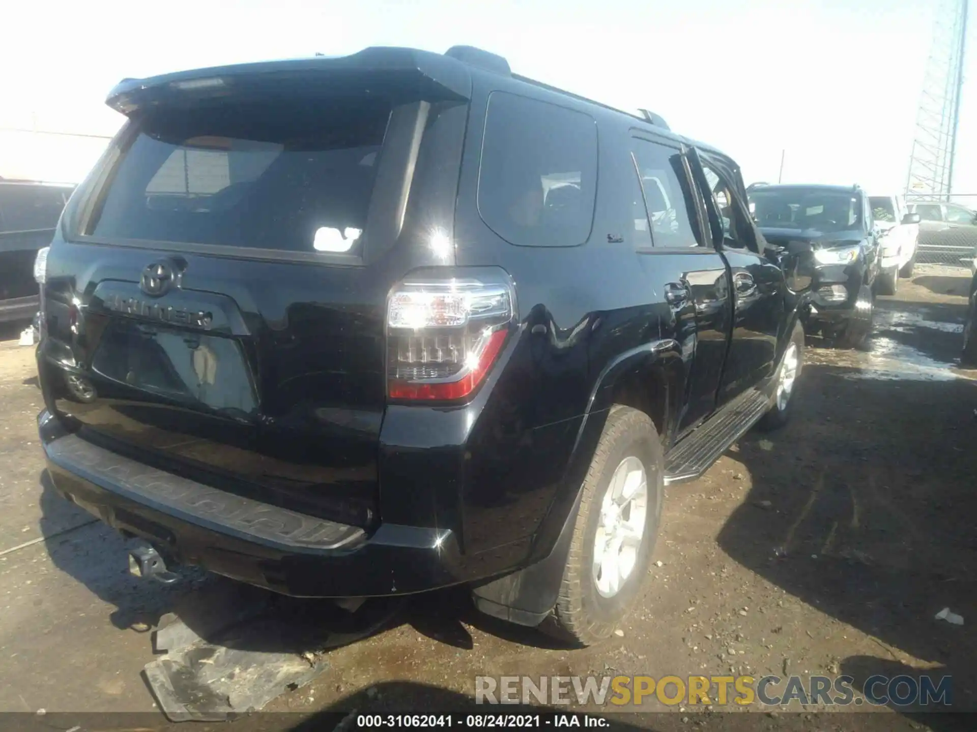 4 Фотография поврежденного автомобиля JTEBU5JR5K5682642 TOYOTA 4RUNNER 2019