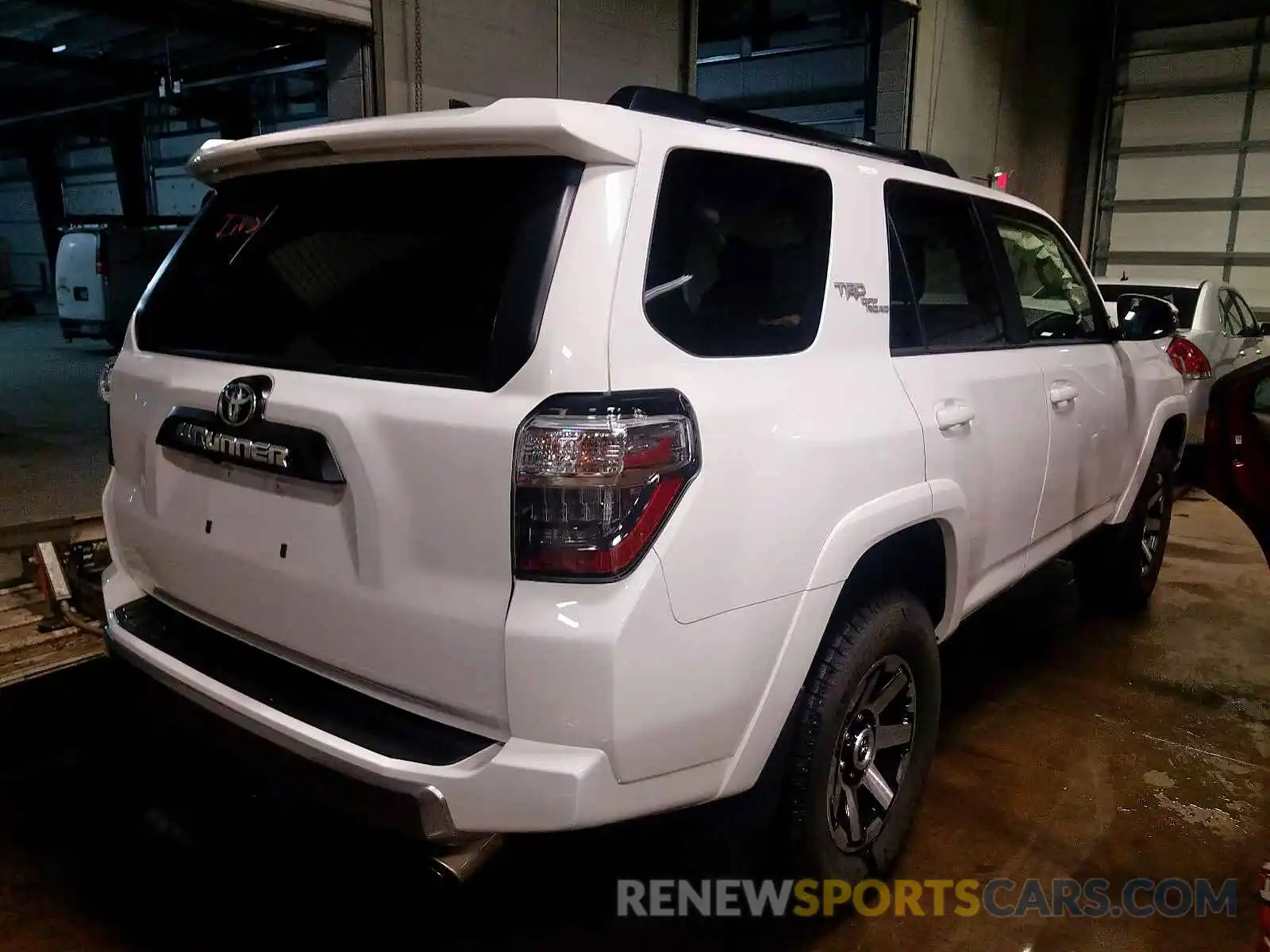 4 Фотография поврежденного автомобиля JTEBU5JR5K5683290 TOYOTA 4RUNNER 2019